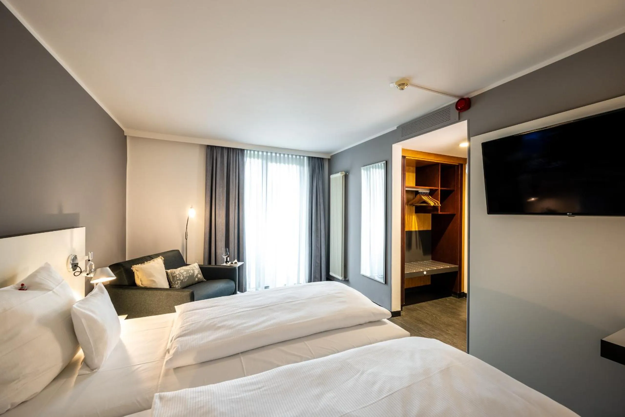 Photo of the whole room, Bed in Kassel Ost