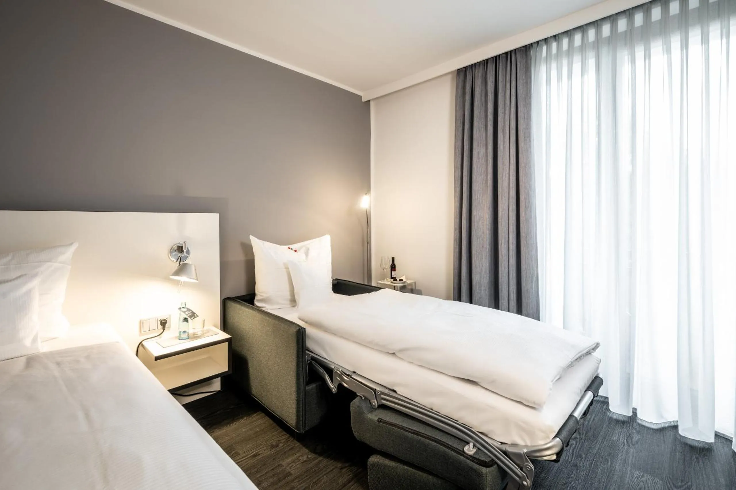 Photo of the whole room, Bed in Kassel Ost