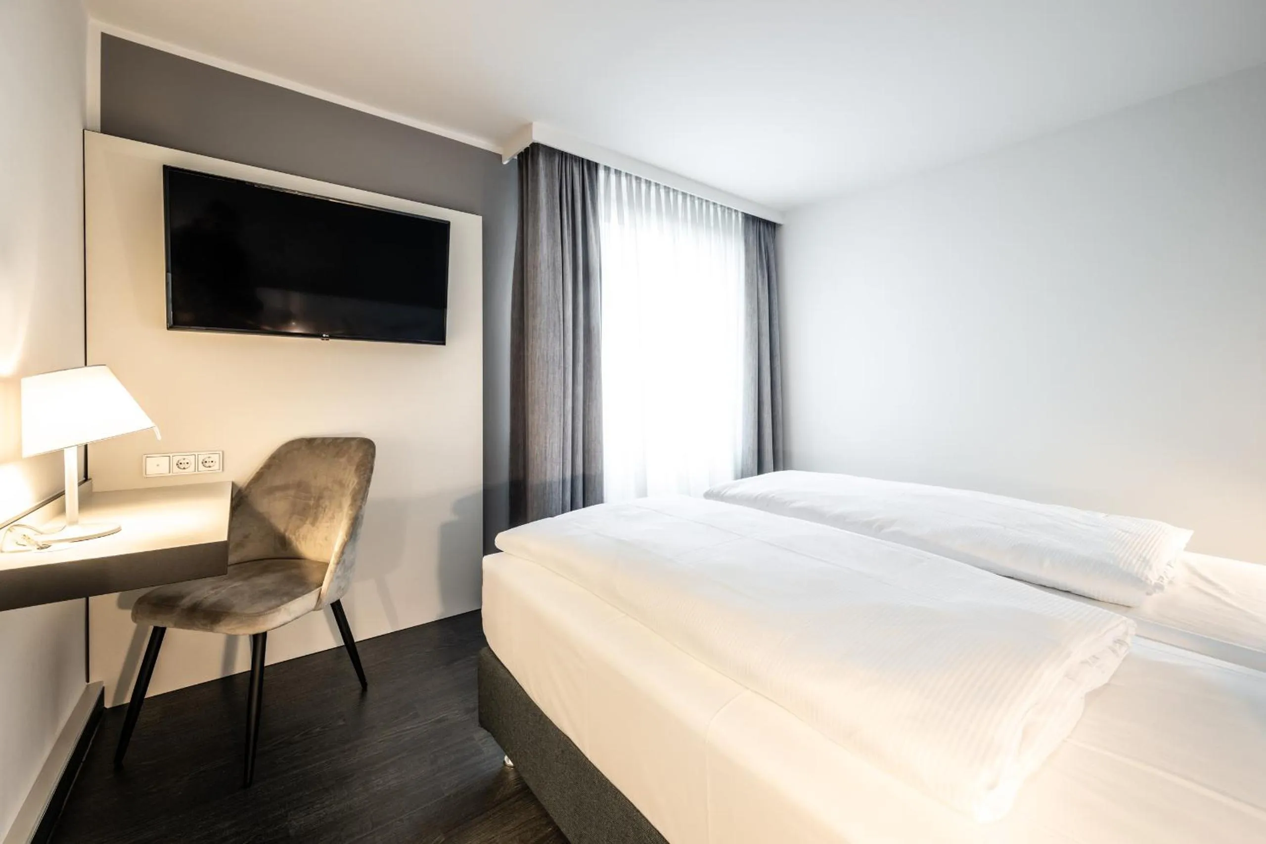 Photo of the whole room, Bed in Kassel Ost