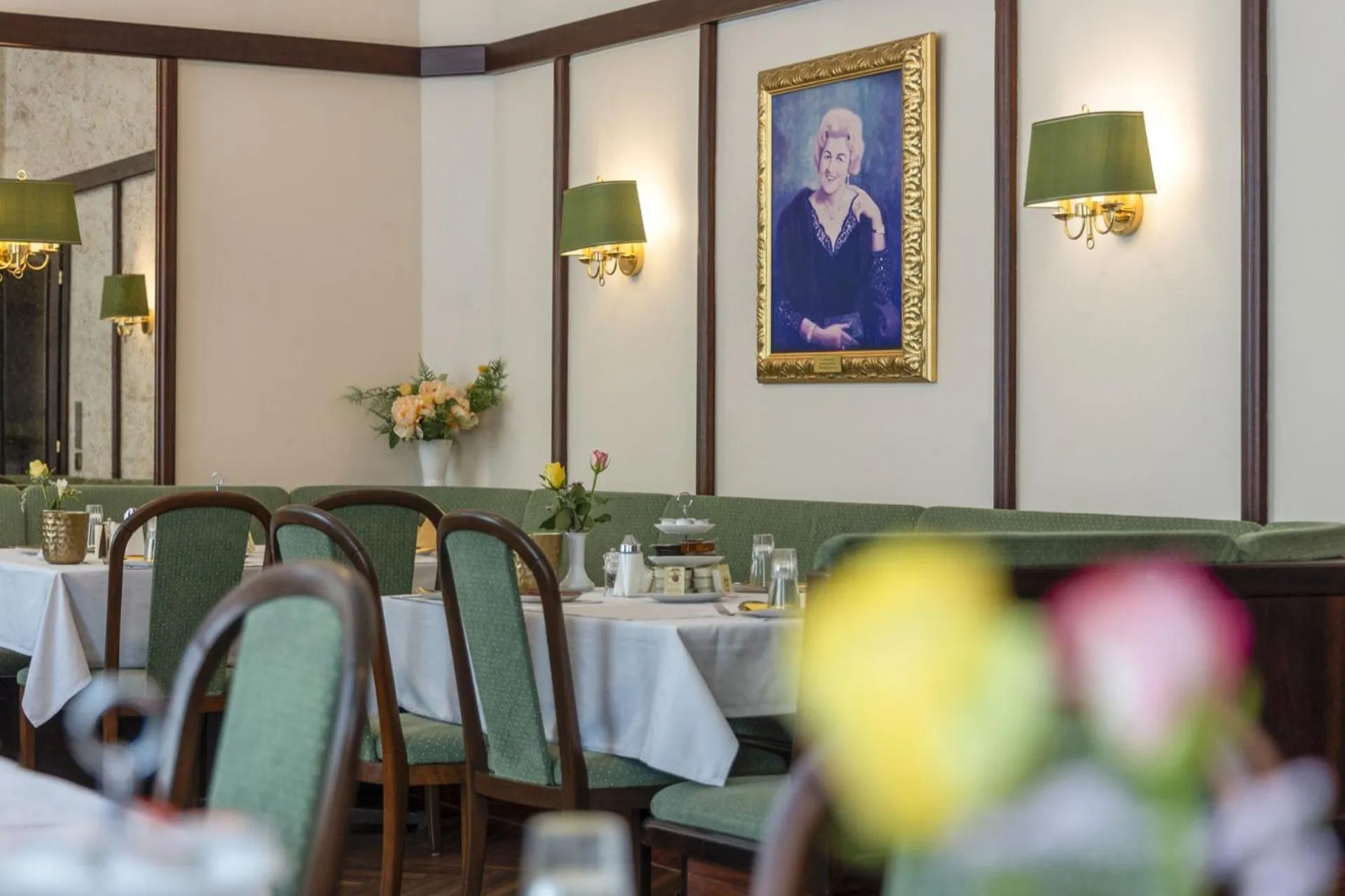 Restaurant/places to eat in Hotel Brack