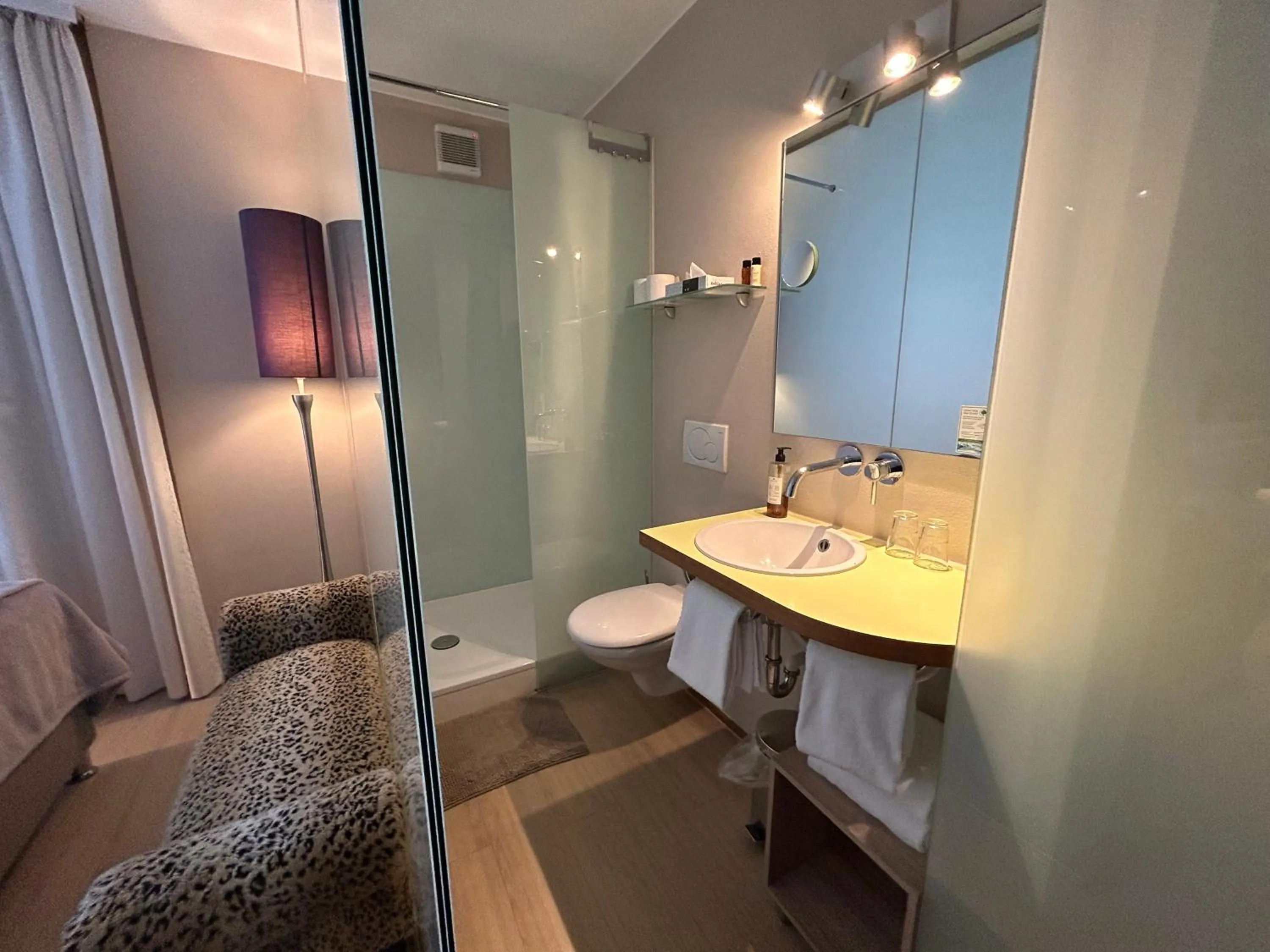 Bathroom in Maxhotel