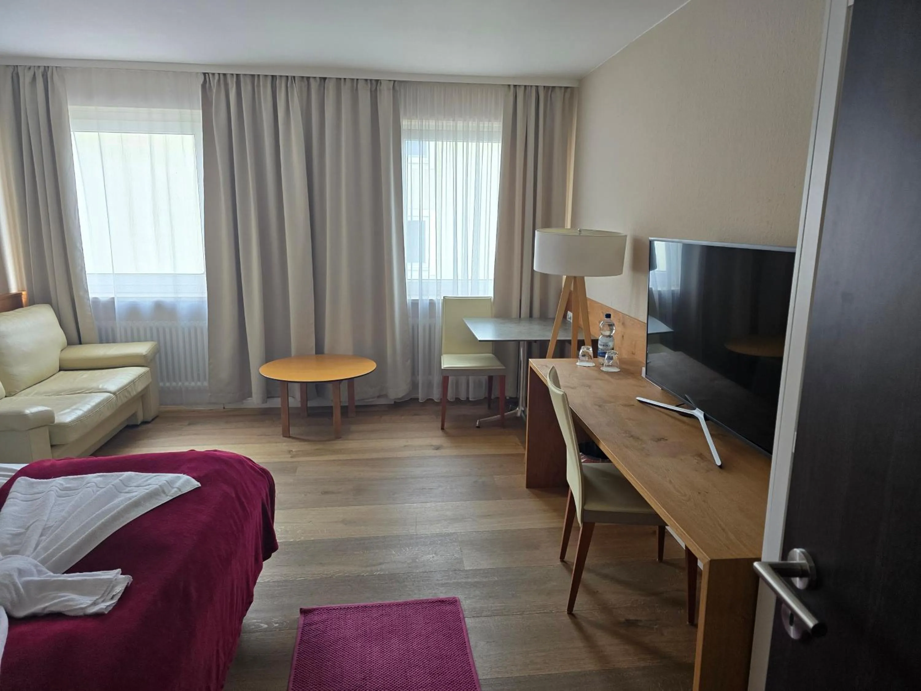 Photo of the whole room, Bed in Maxhotel