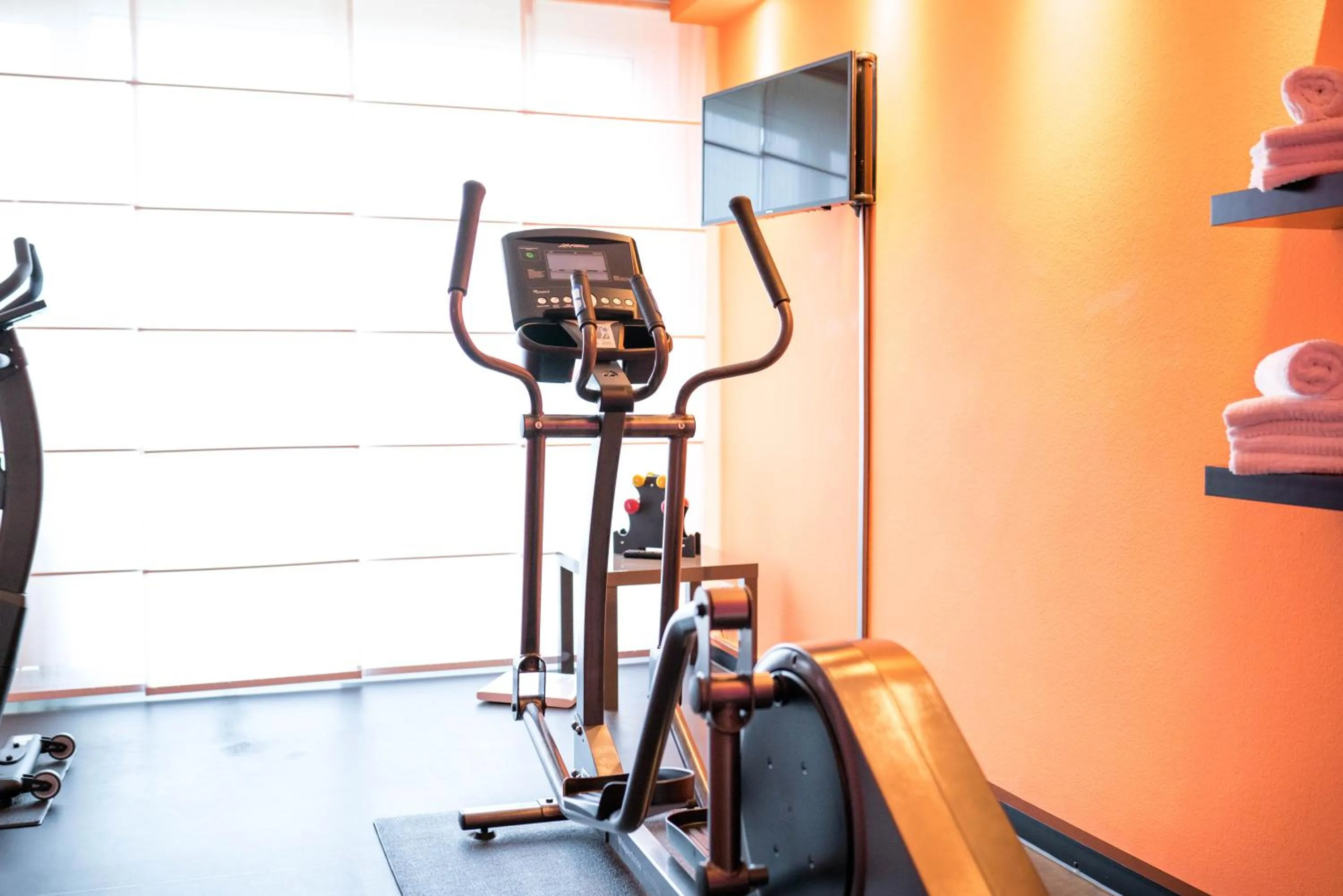 Fitness centre/facilities in ATLANTIC Hotel Galopprennbahn