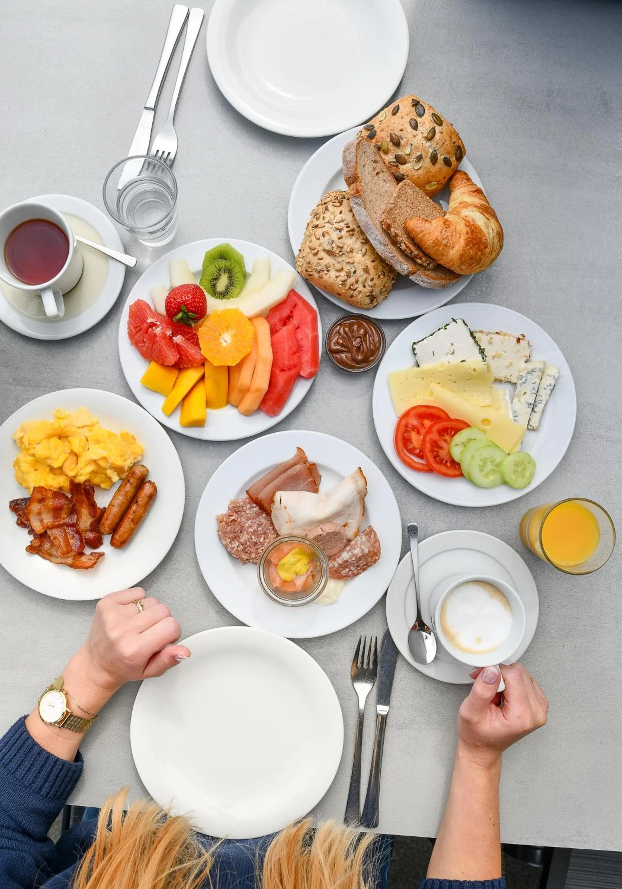 Restaurant/places to eat in ATLANTIC Hotel Galopprennbahn