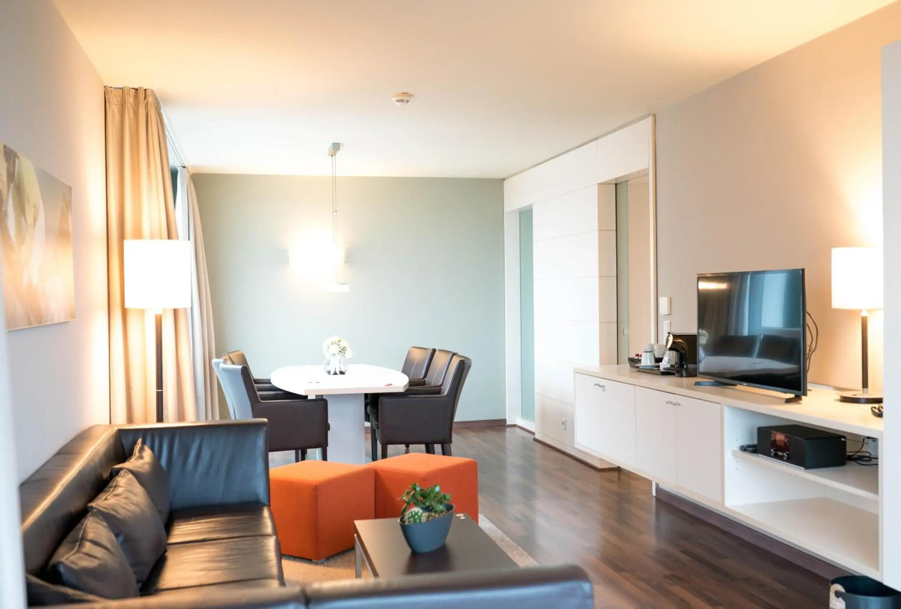 Living room in ATLANTIC Hotel Galopprennbahn Living room in ATLANTIC Hotel Galopprennbahn