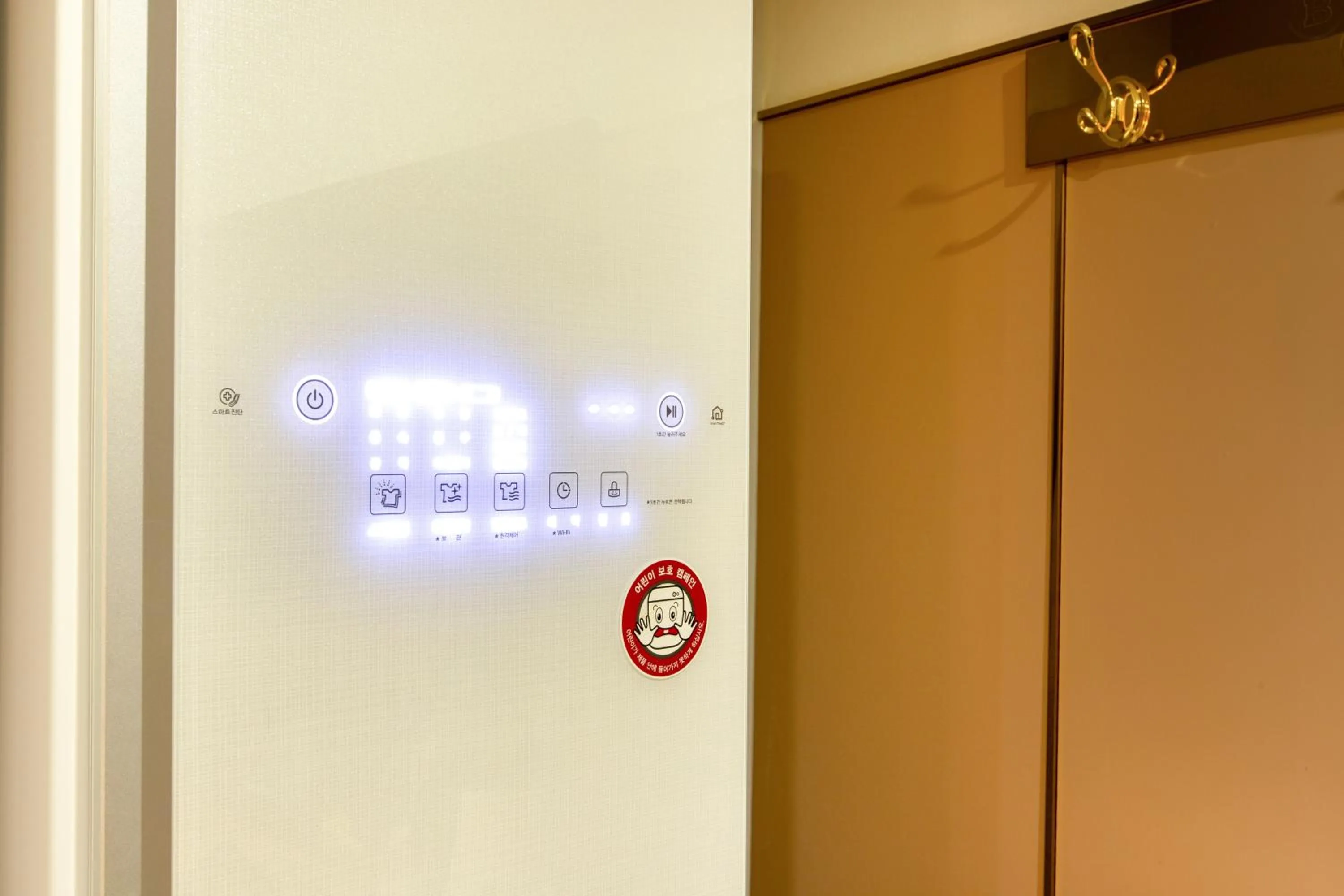 Brown-Dot Hotel Minam