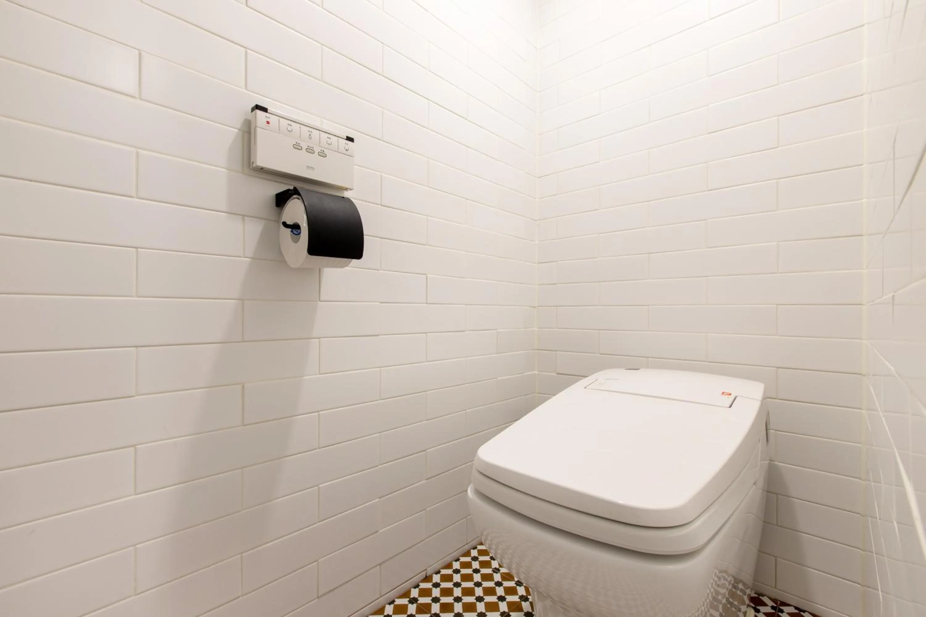 Brown-Dot Hotel Minam