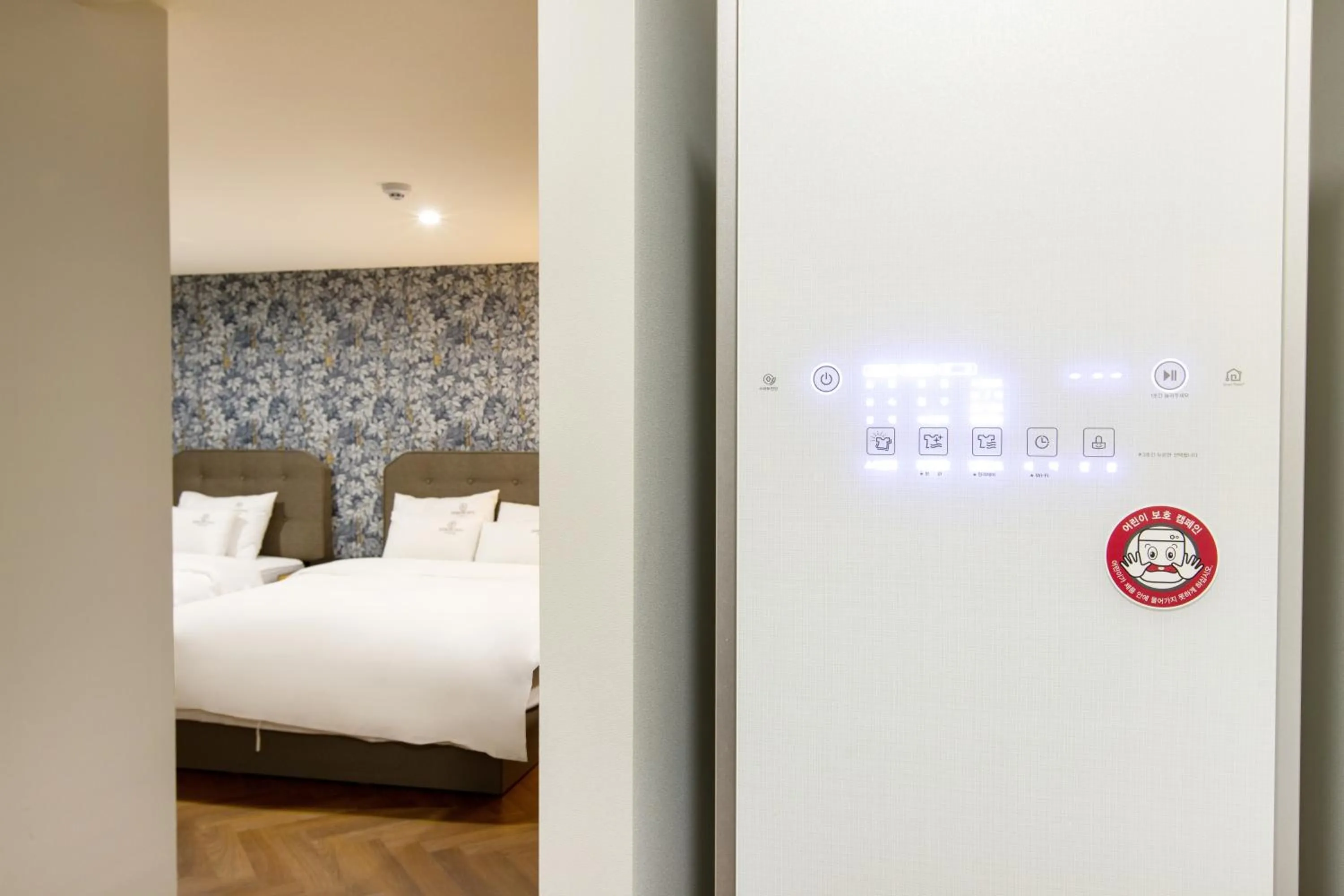 Brown-Dot Hotel Minam