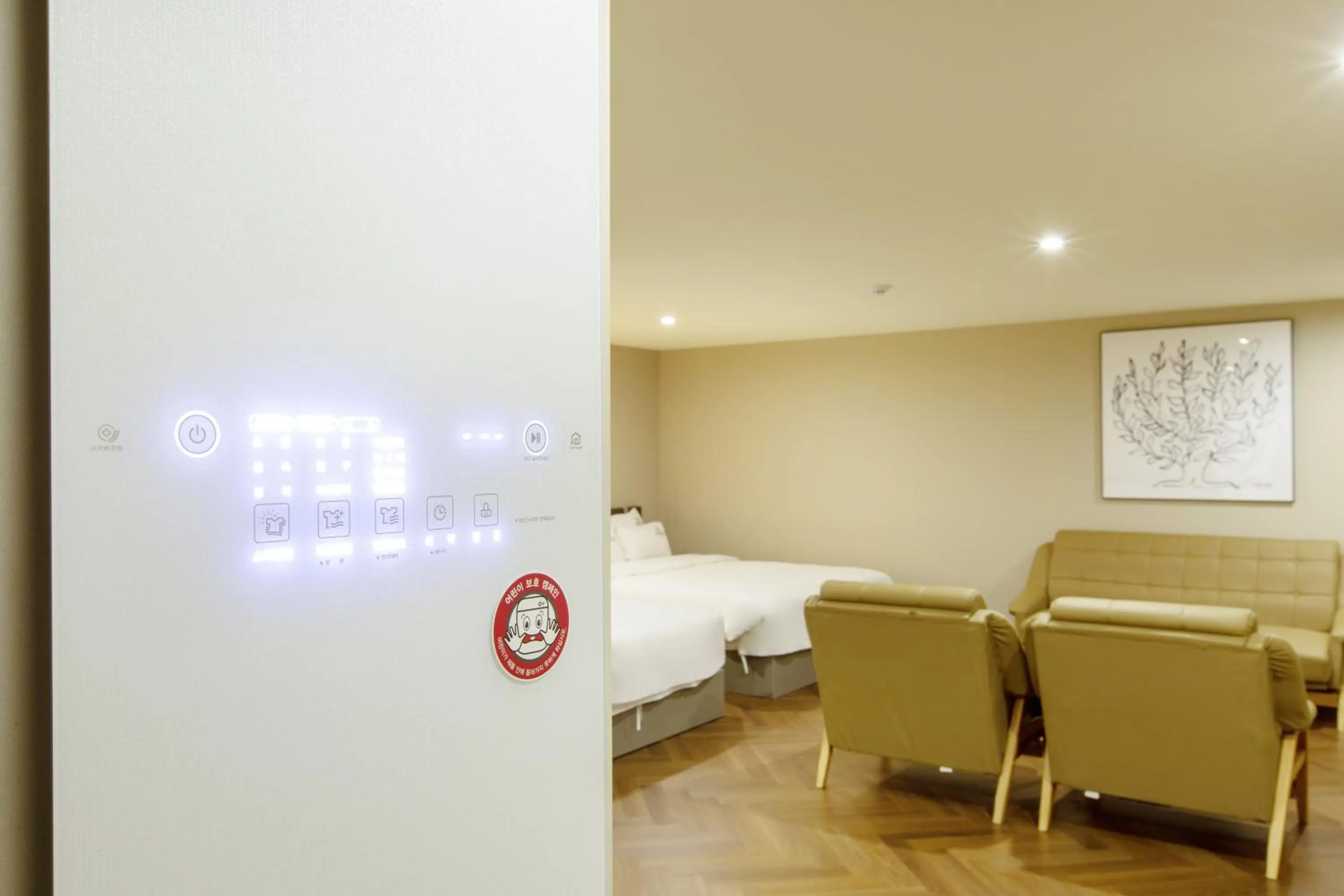 Brown-Dot Hotel Minam