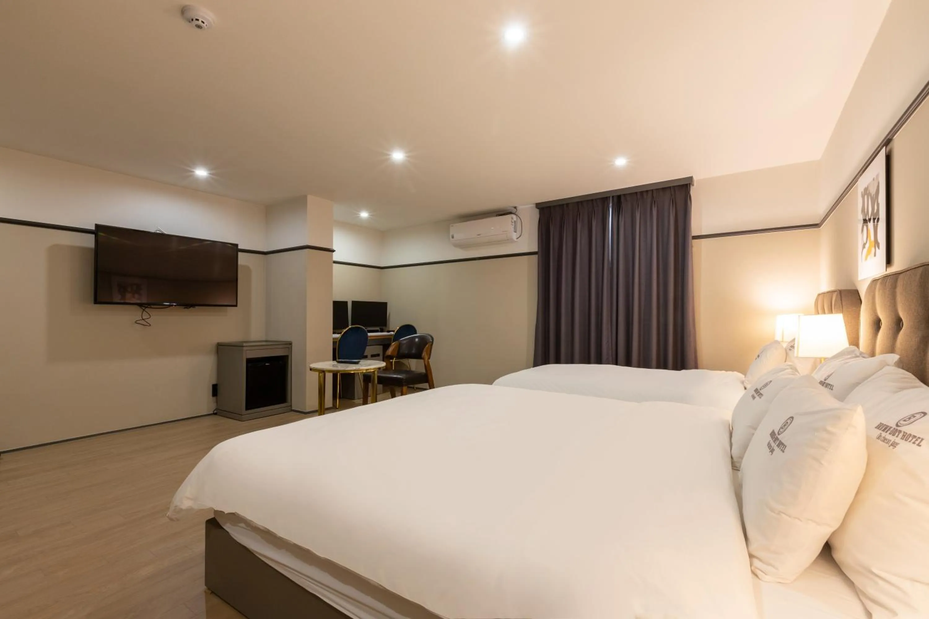 Brown-Dot Hotel Minam