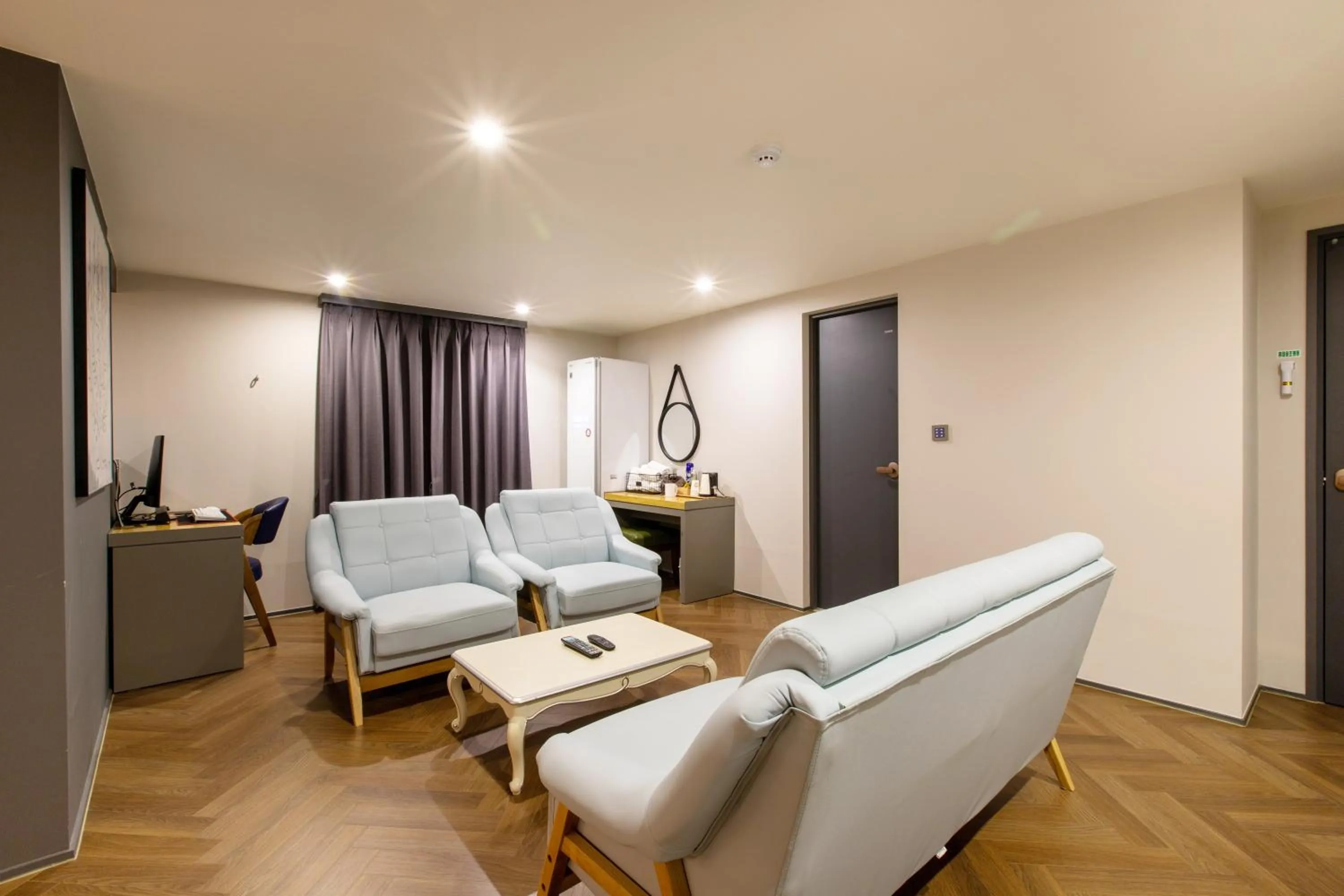 Brown-Dot Hotel Minam