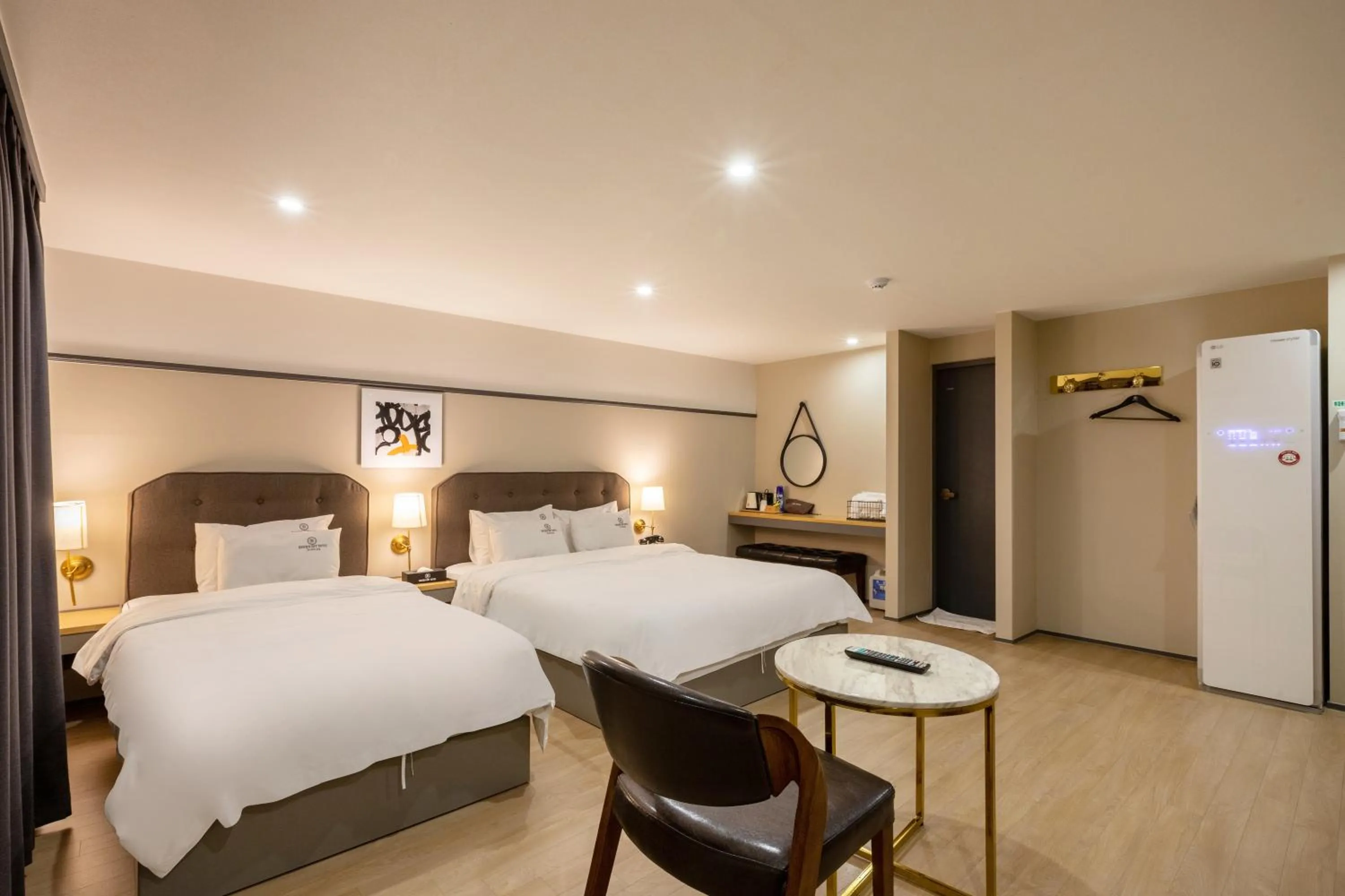 Brown-Dot Hotel Minam