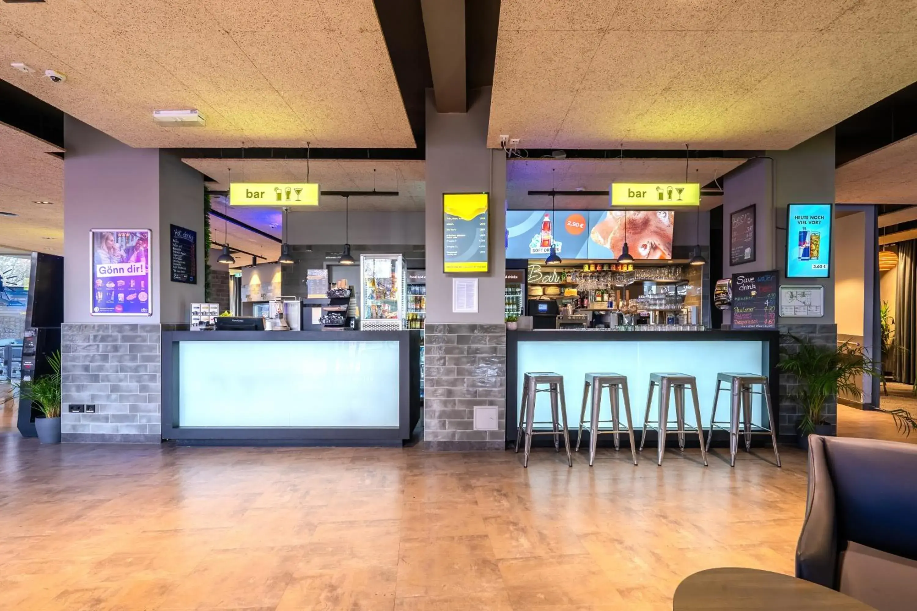 Lounge or bar in a&o Hamburg Hauptbahnhof Lounge or bar in a&o Hamburg Hauptbahnhof