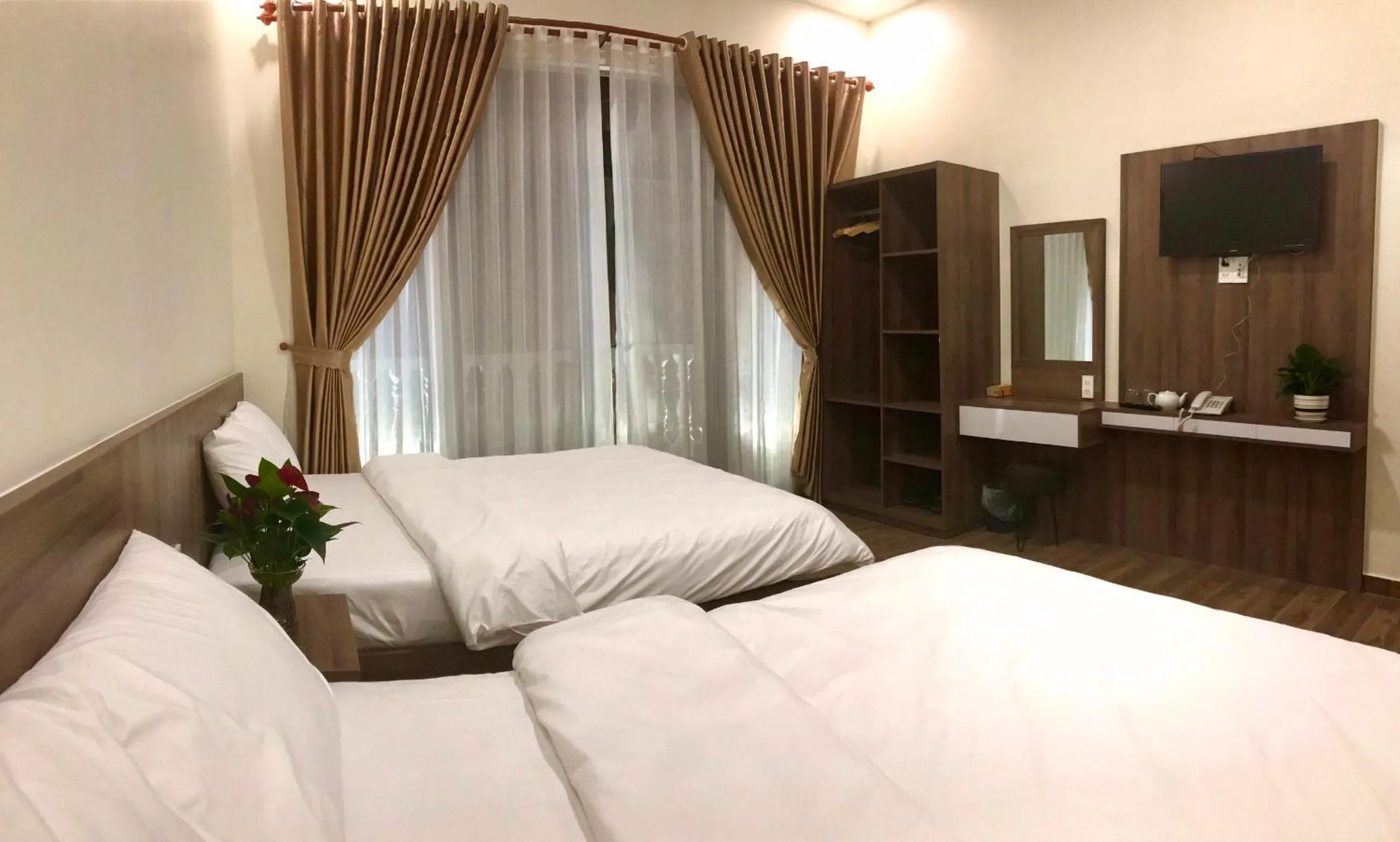 Communal lounge/ TV room in Cozy Hotel