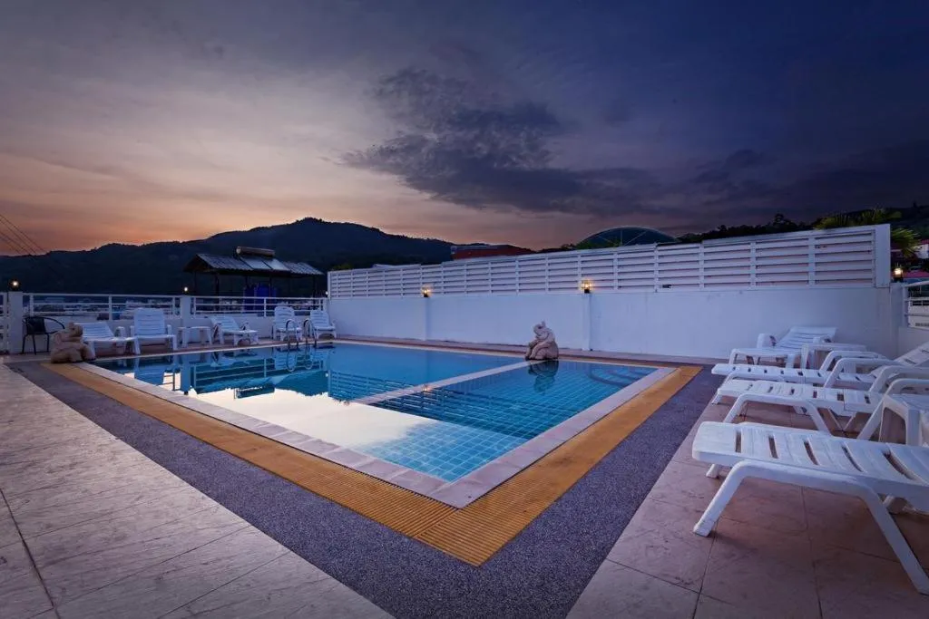 Swimming pool in Garden Phuket Hotel