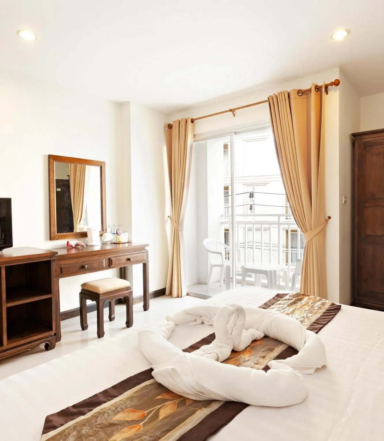 TV and multimedia, Bed in Garden Phuket Hotel