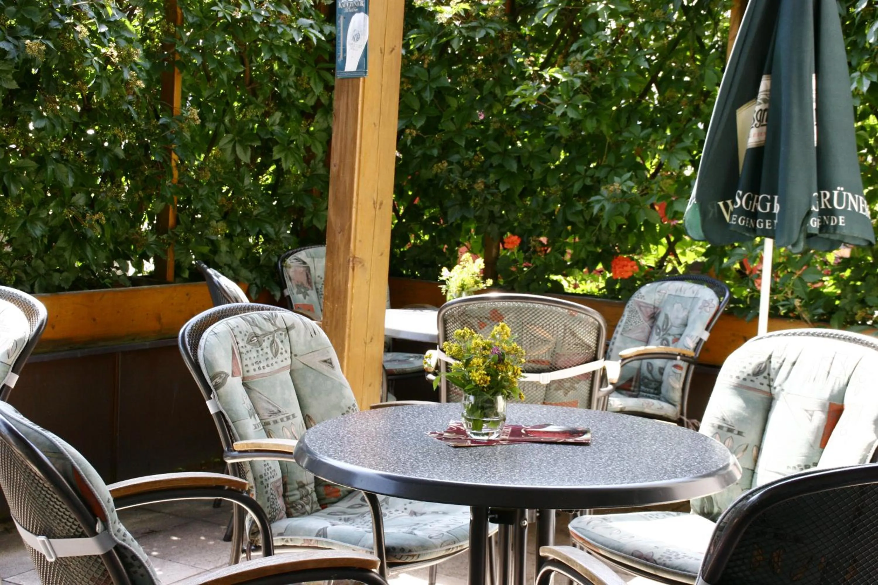 Restaurant/places to eat in Parkhotel Helene