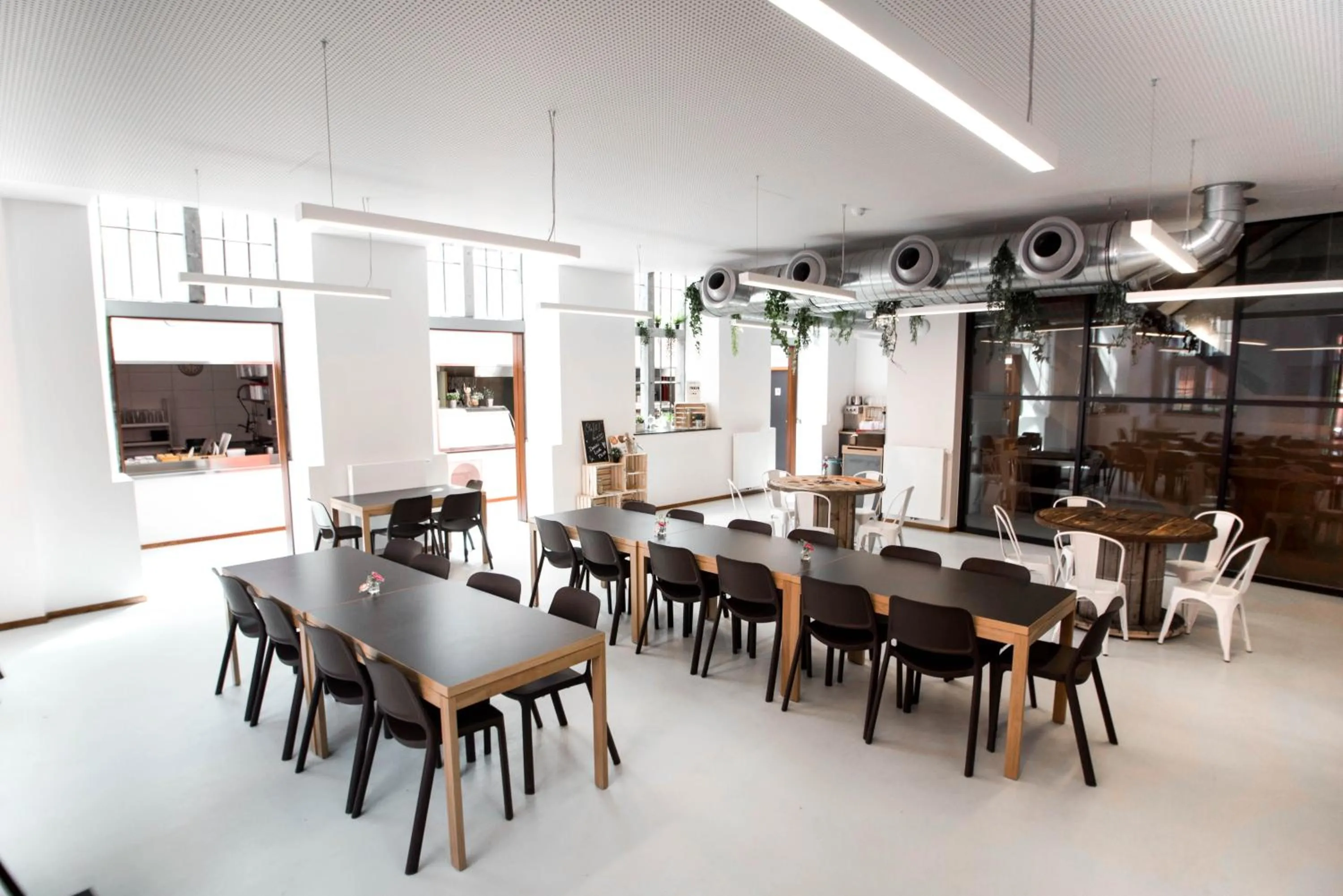 Restaurant/places to eat in Liège Youth Hostel