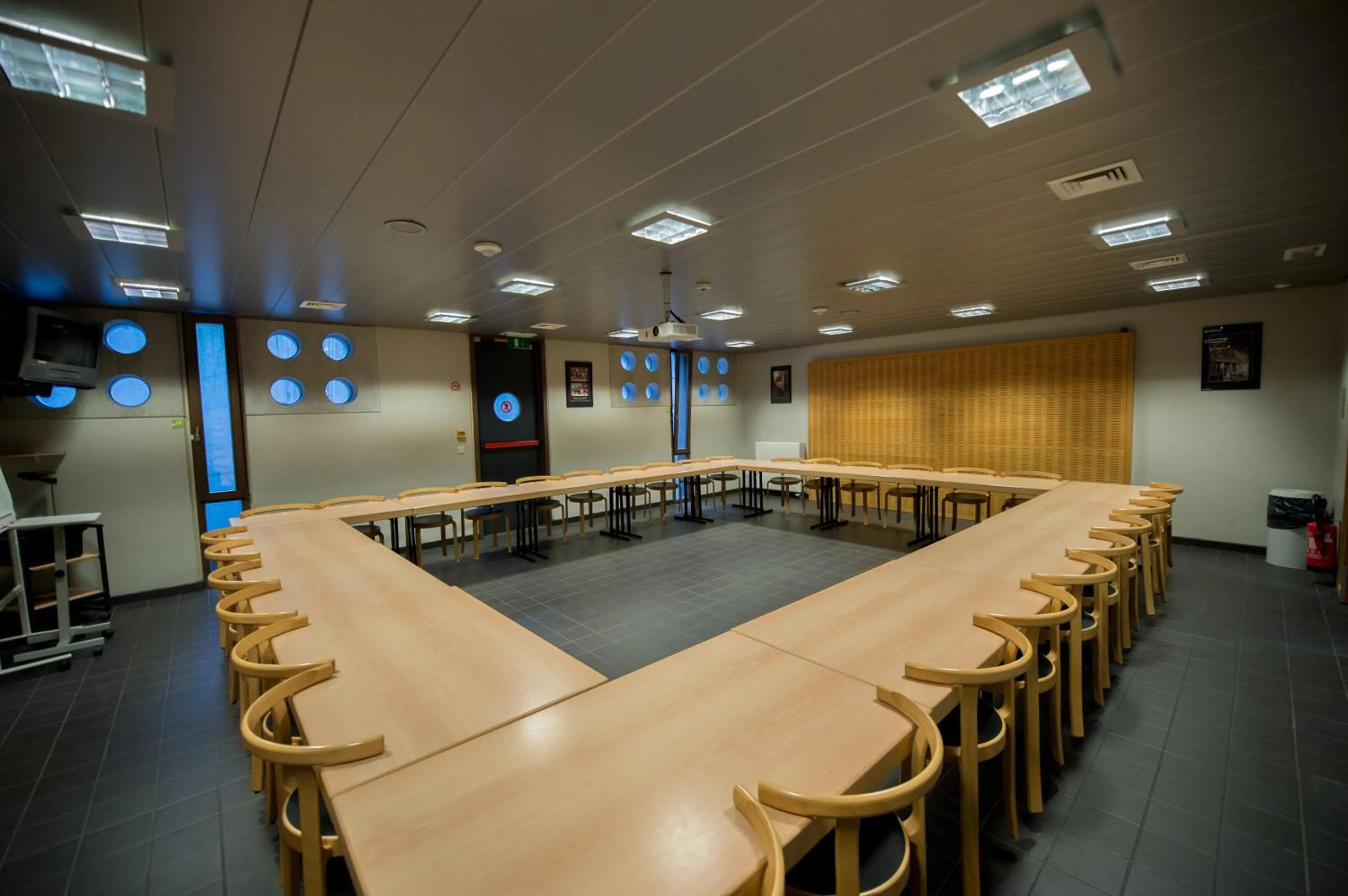 Business facilities in Auberge de Jeunesse de Mons