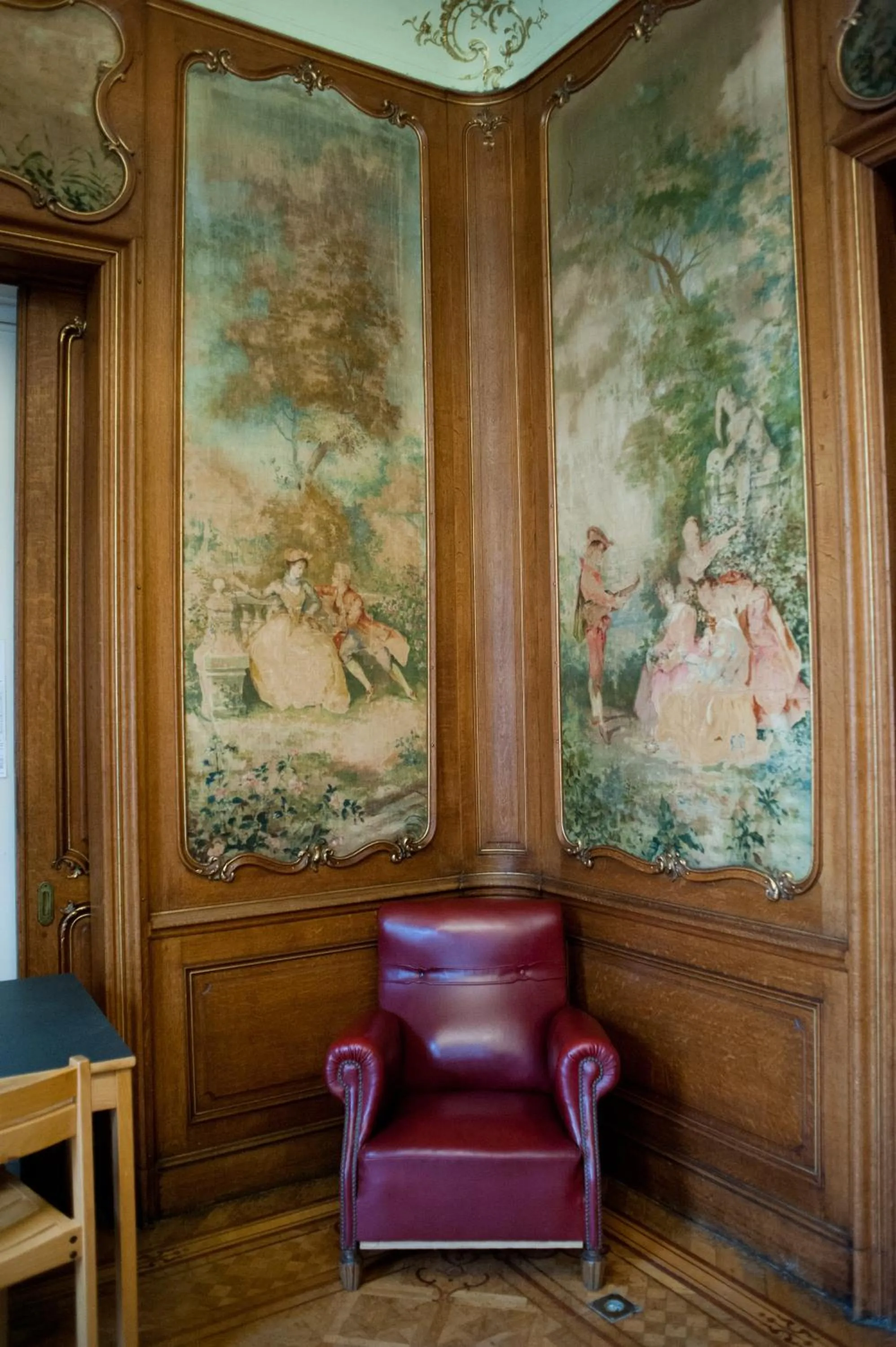 Decorative detail in Auberge de Jeunesse de Tournai