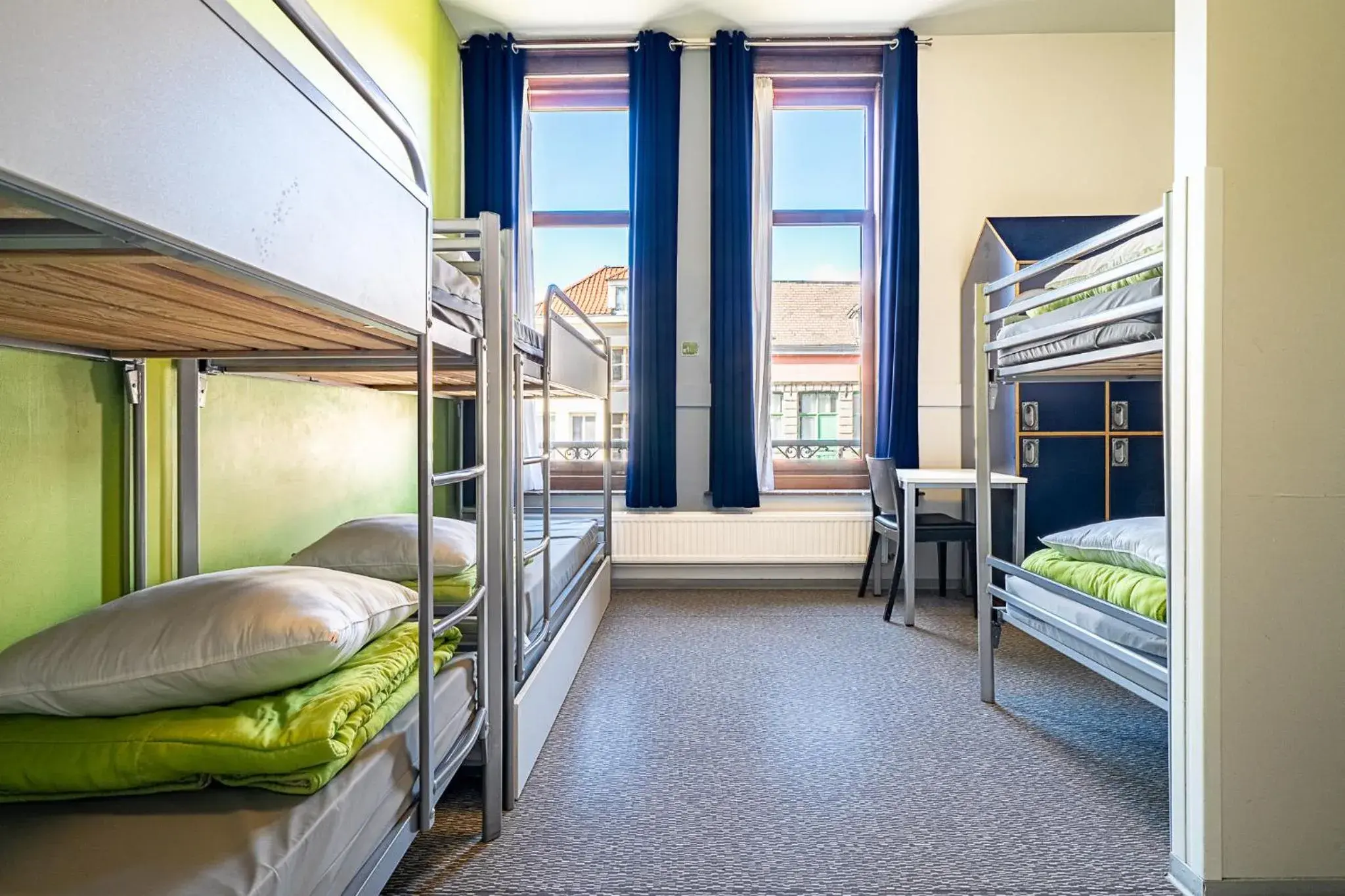 Mixed Dormitory Room in Auberge de Jeunesse de Tournai - Youth Hostel Mixed Dormitory Room in Auberge de Jeunesse de Tournai - Youth Hostel