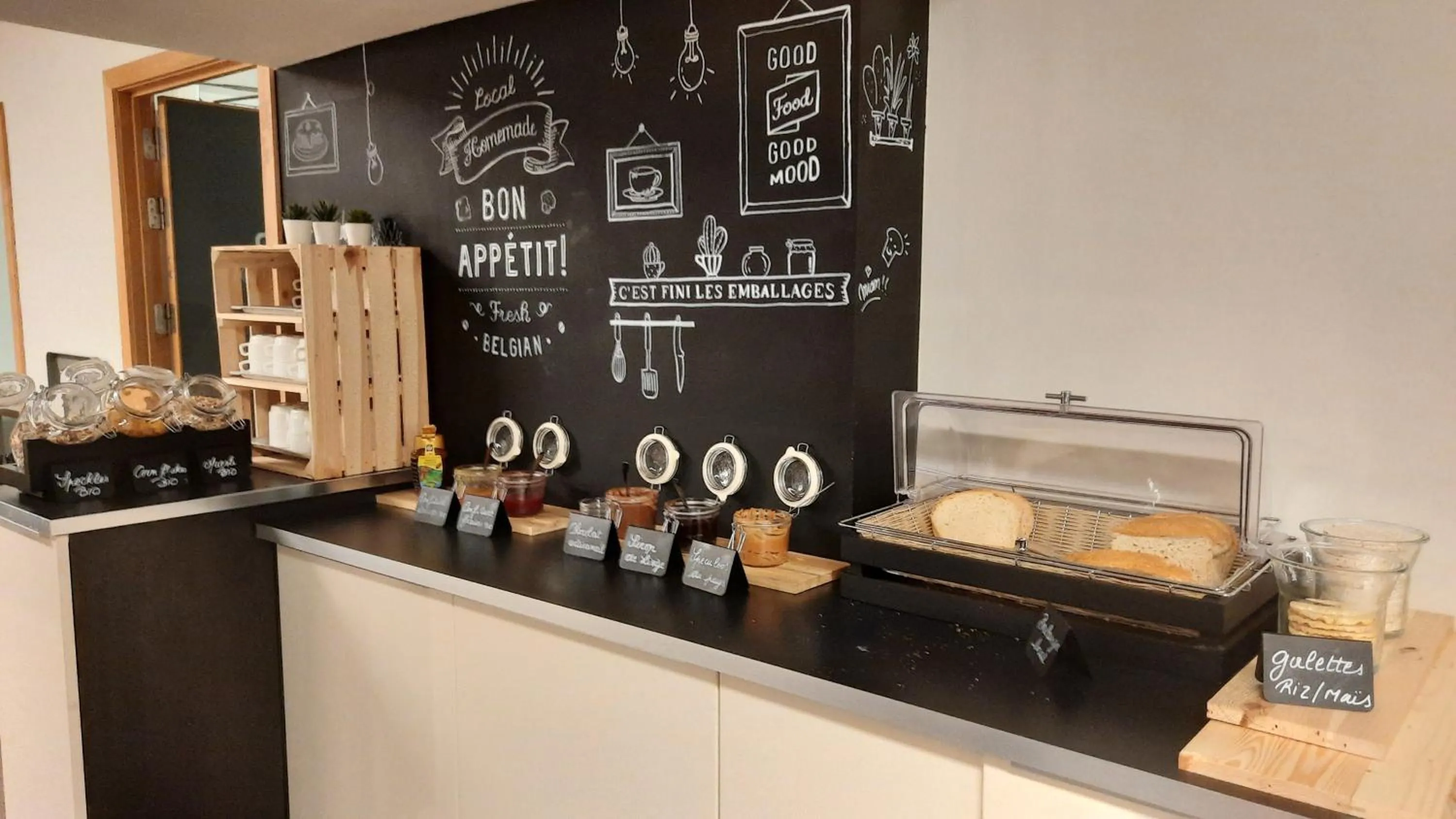 Breakfast in Auberge de Jeunesse de Tournai