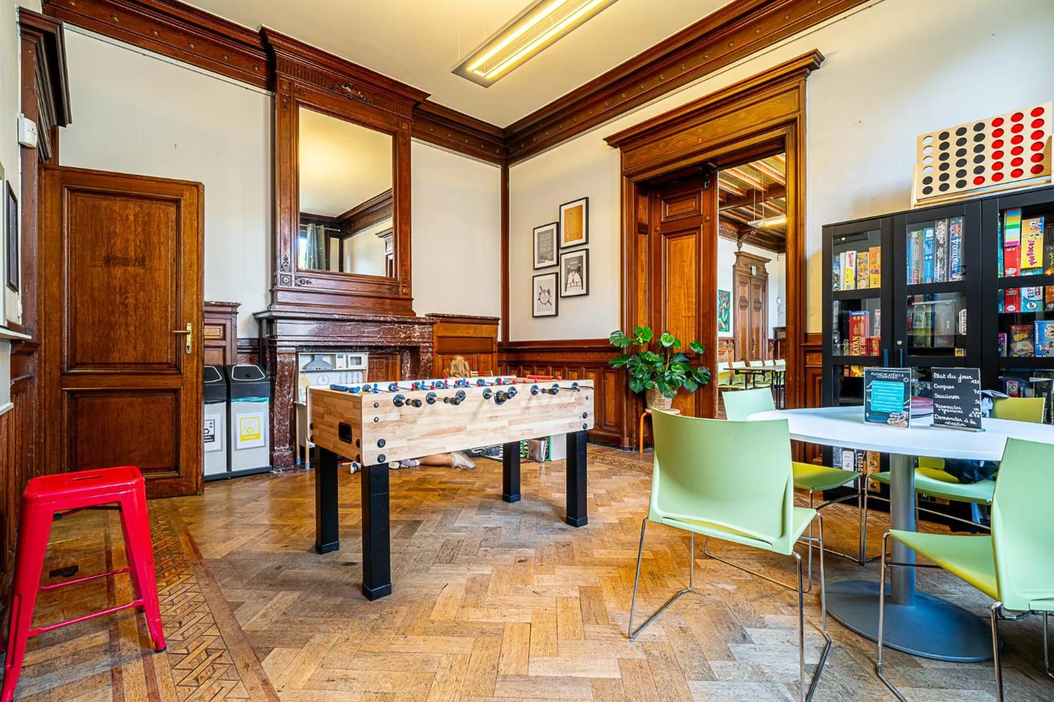Library in Auberge de Jeunesse de Tournai - Youth Hostel