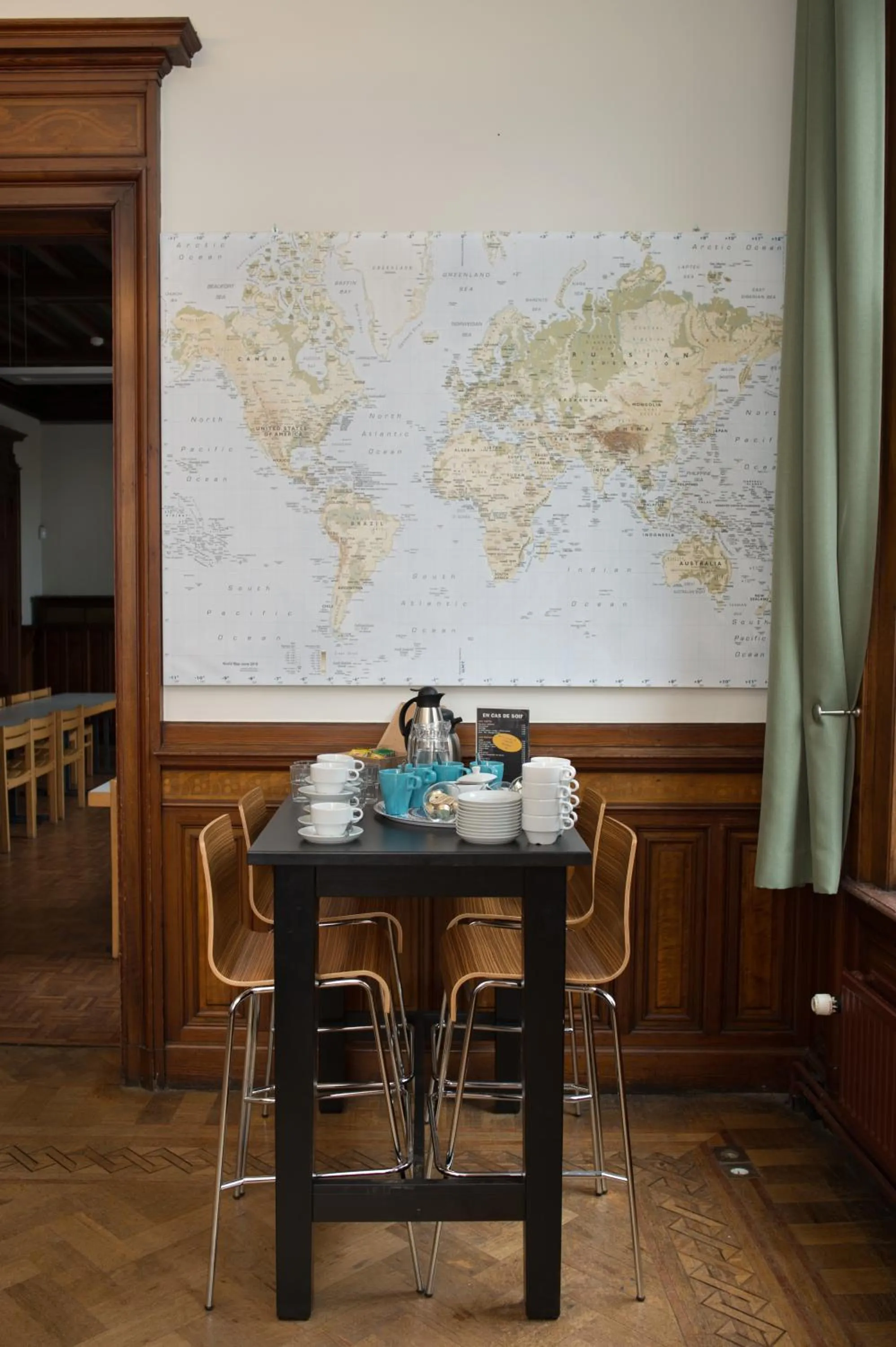 Communal lounge/ TV room in Auberge de Jeunesse de Tournai