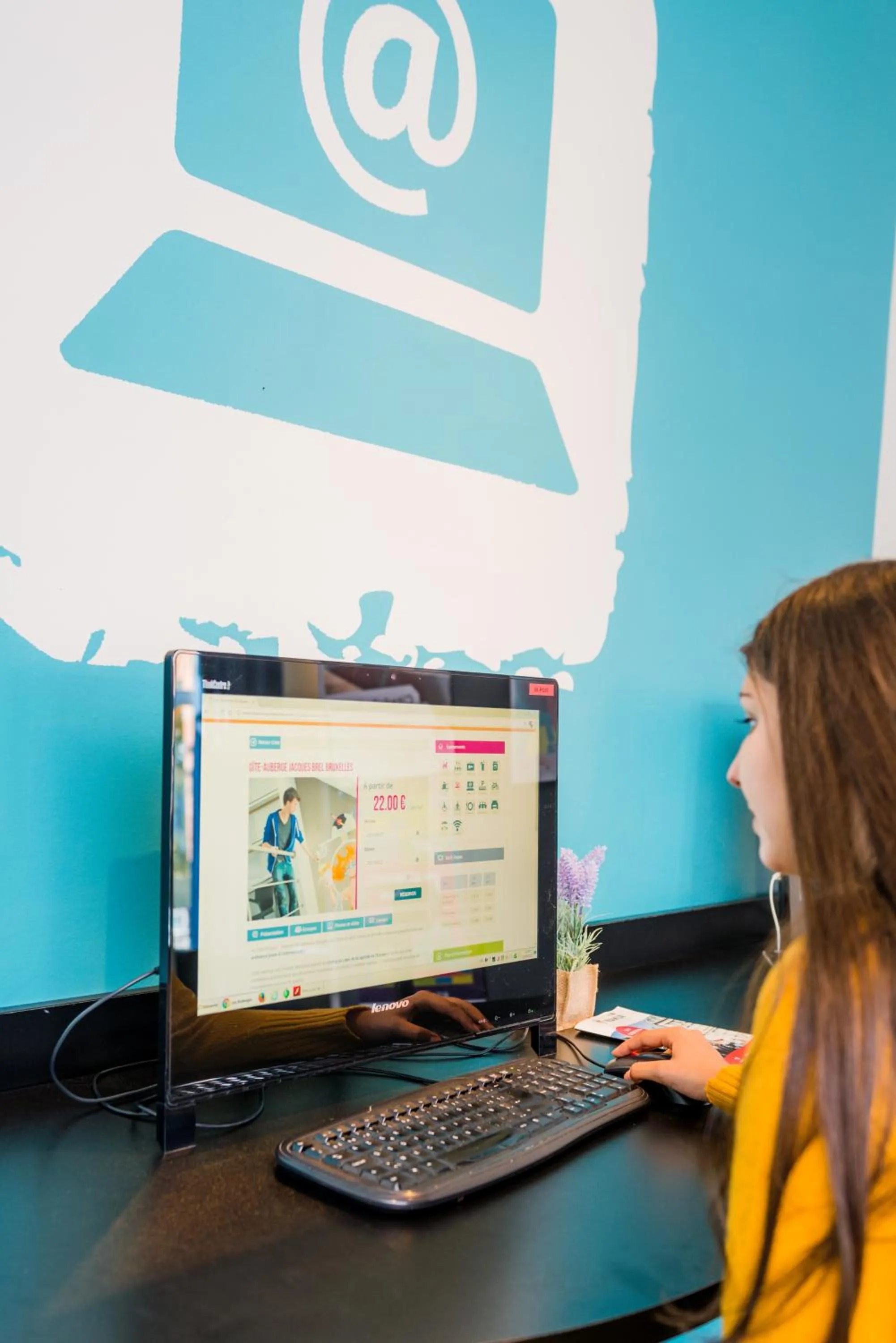 Communal lounge/ TV room in Auberge de Jeunesse de Namur