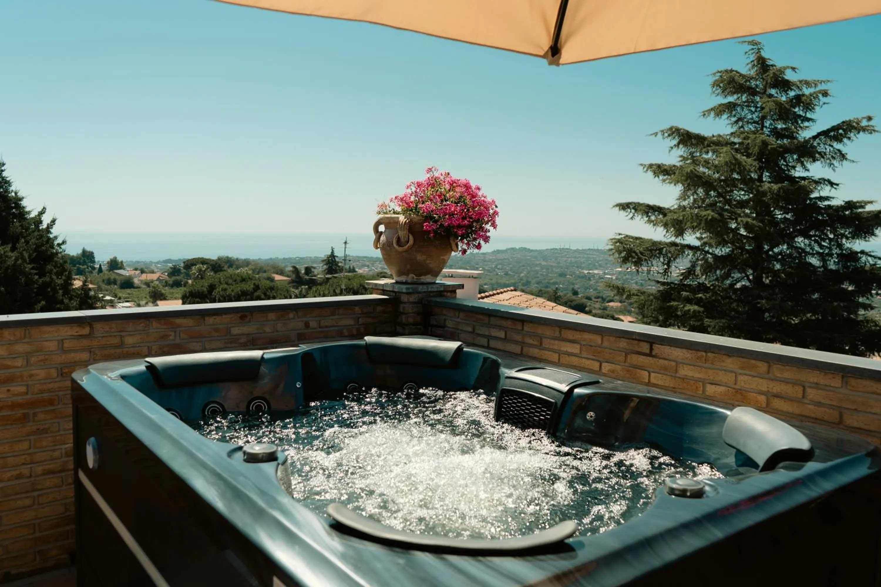 Day in Etna Royal View