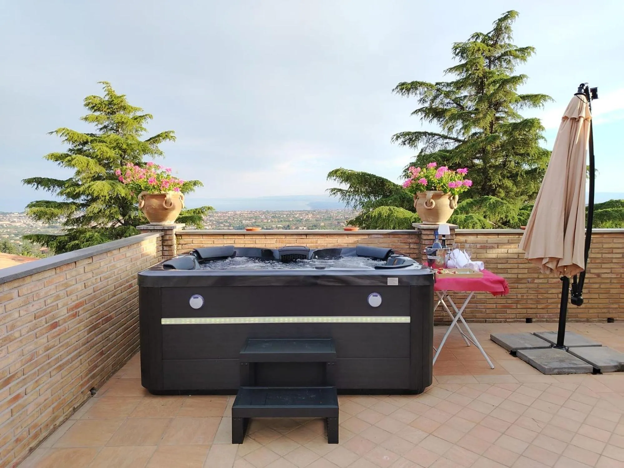 Pool view in Etna Royal View