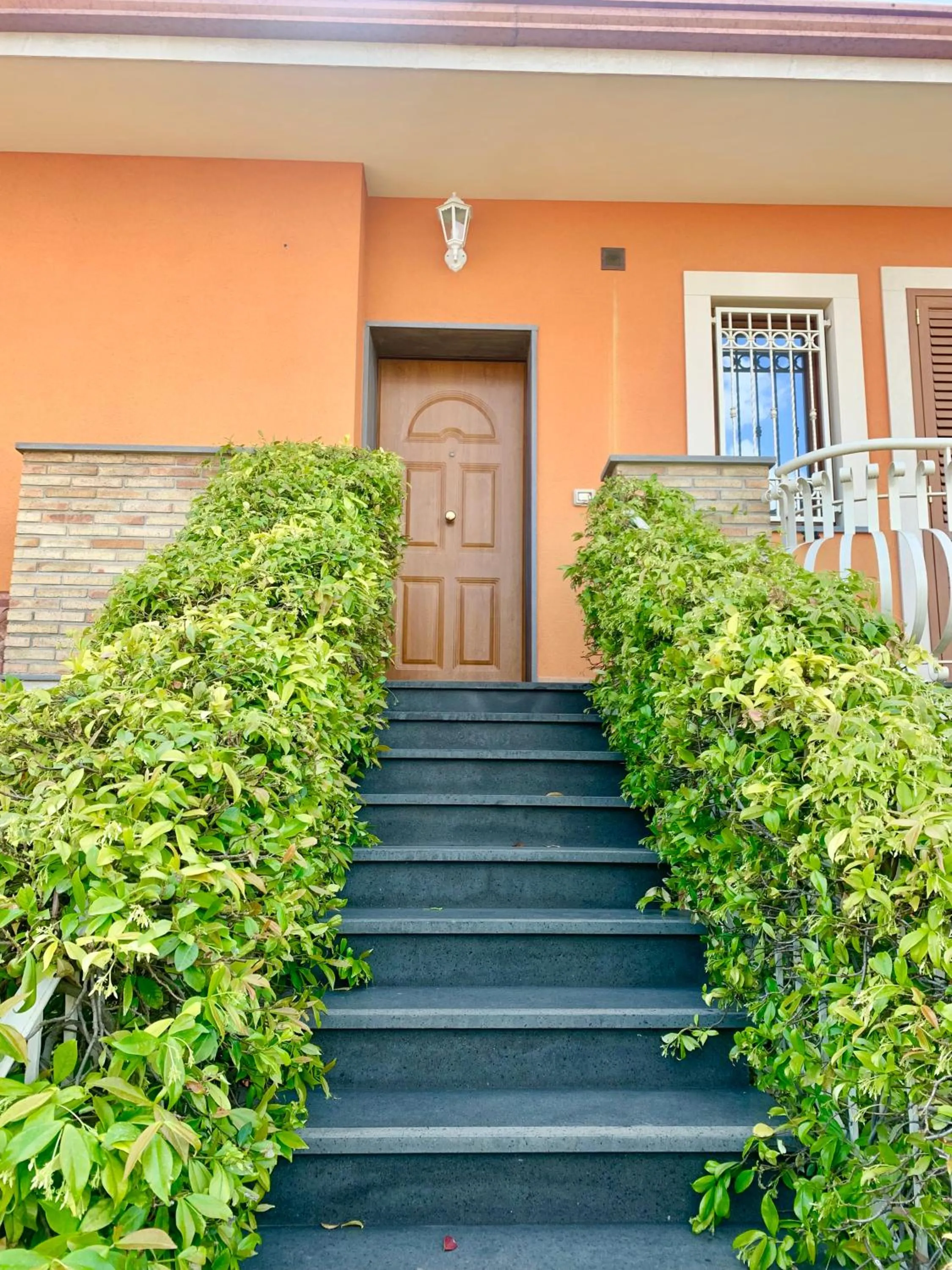 Facade/entrance in Etna Royal View