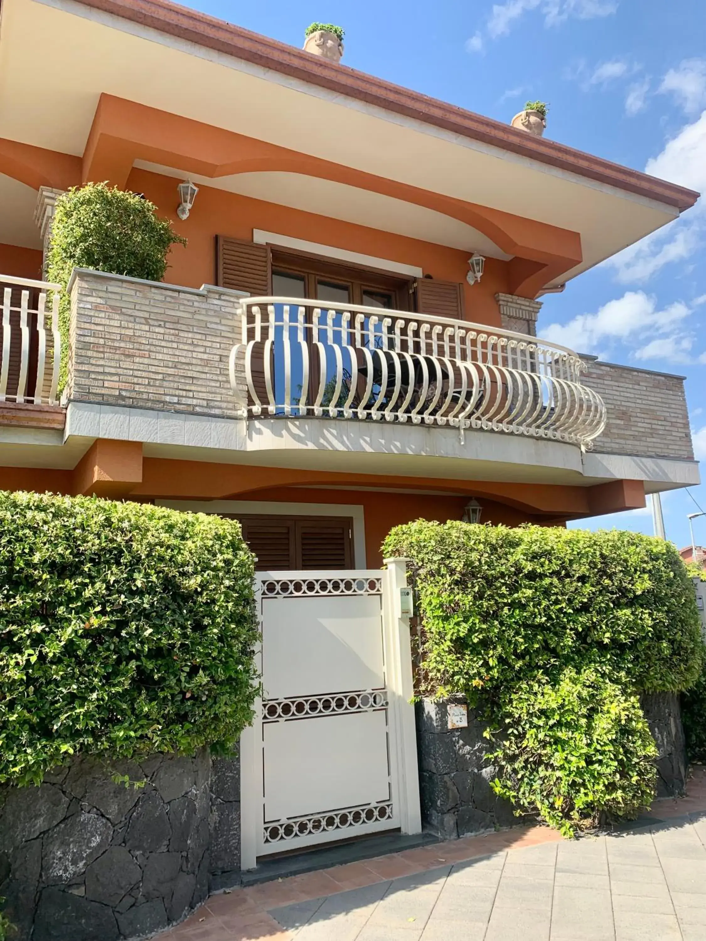 Property building in Etna Royal View Property building in Etna Royal View