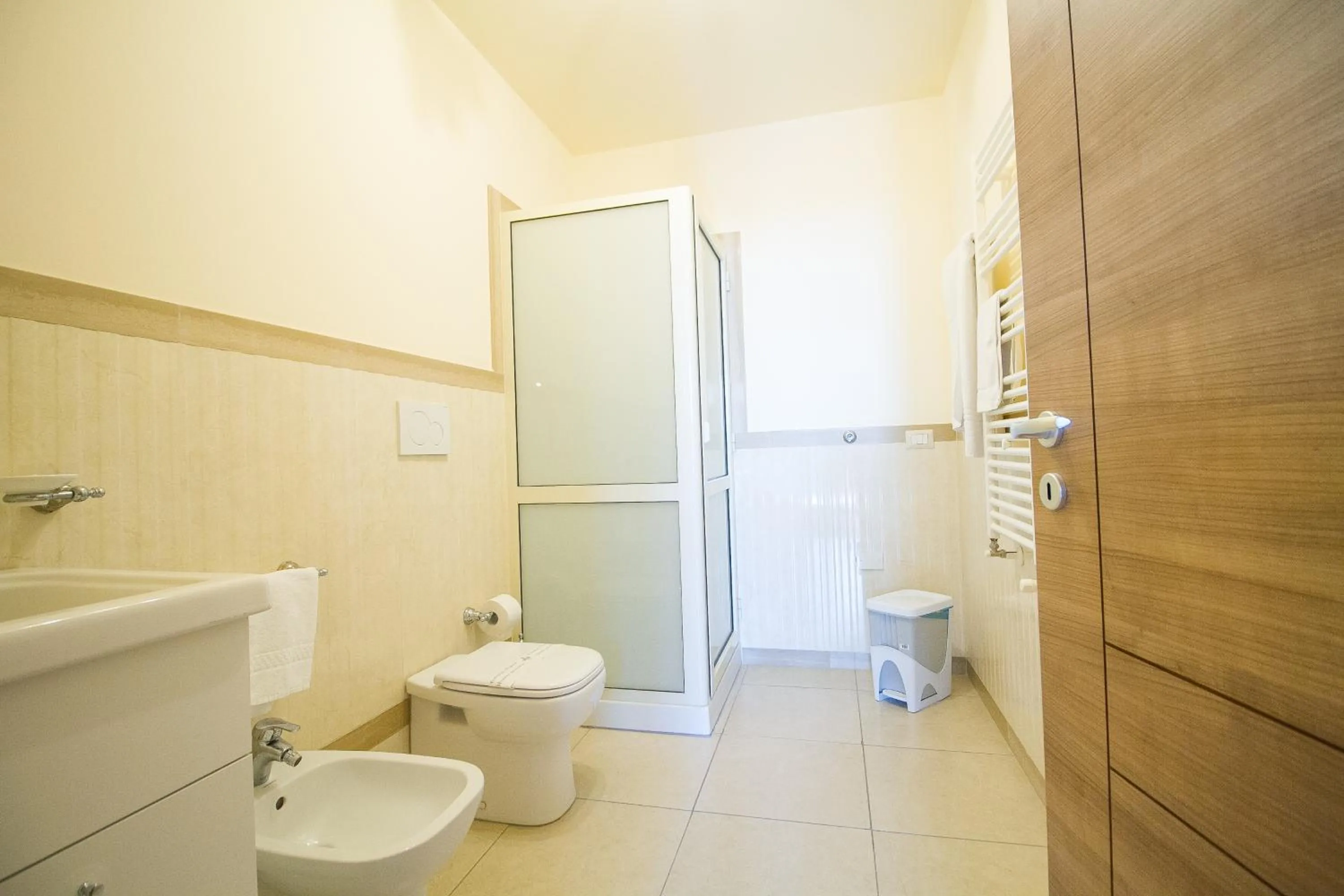 Toilet in Etna Royal View