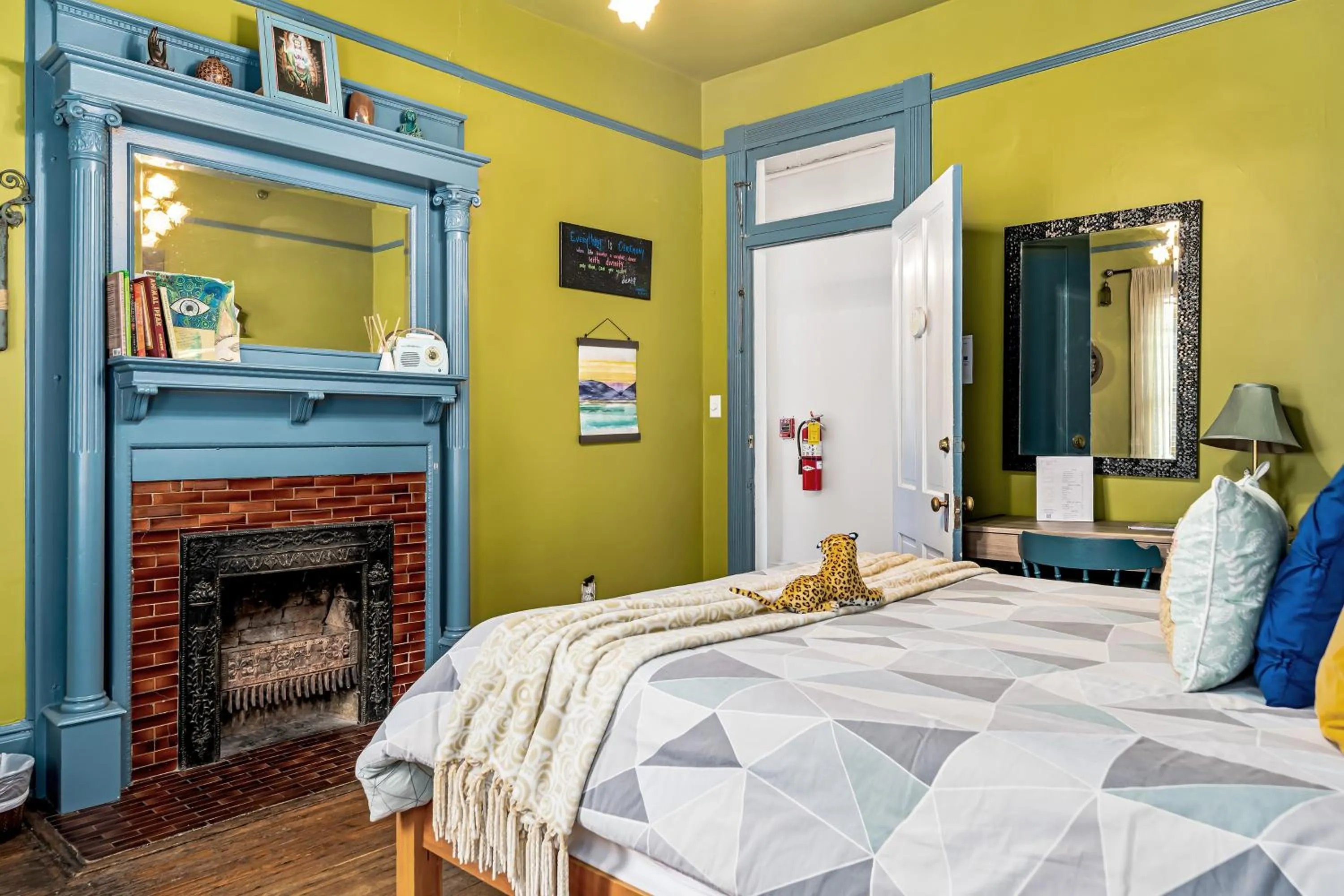 Guests, Bed in Birmingham Tree House
