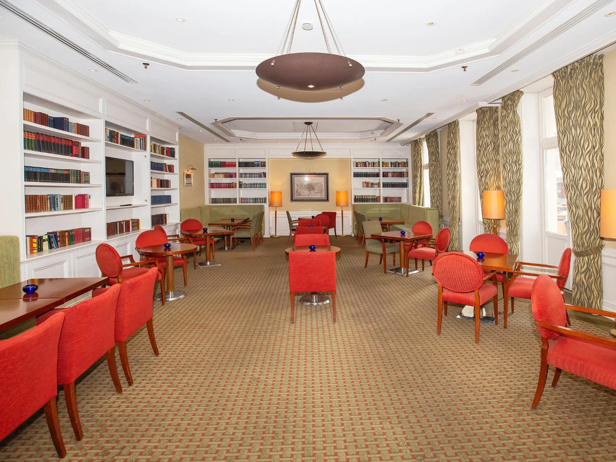 Communal lounge/ TV room in DORMERO Hotel Bergström Lüneburg