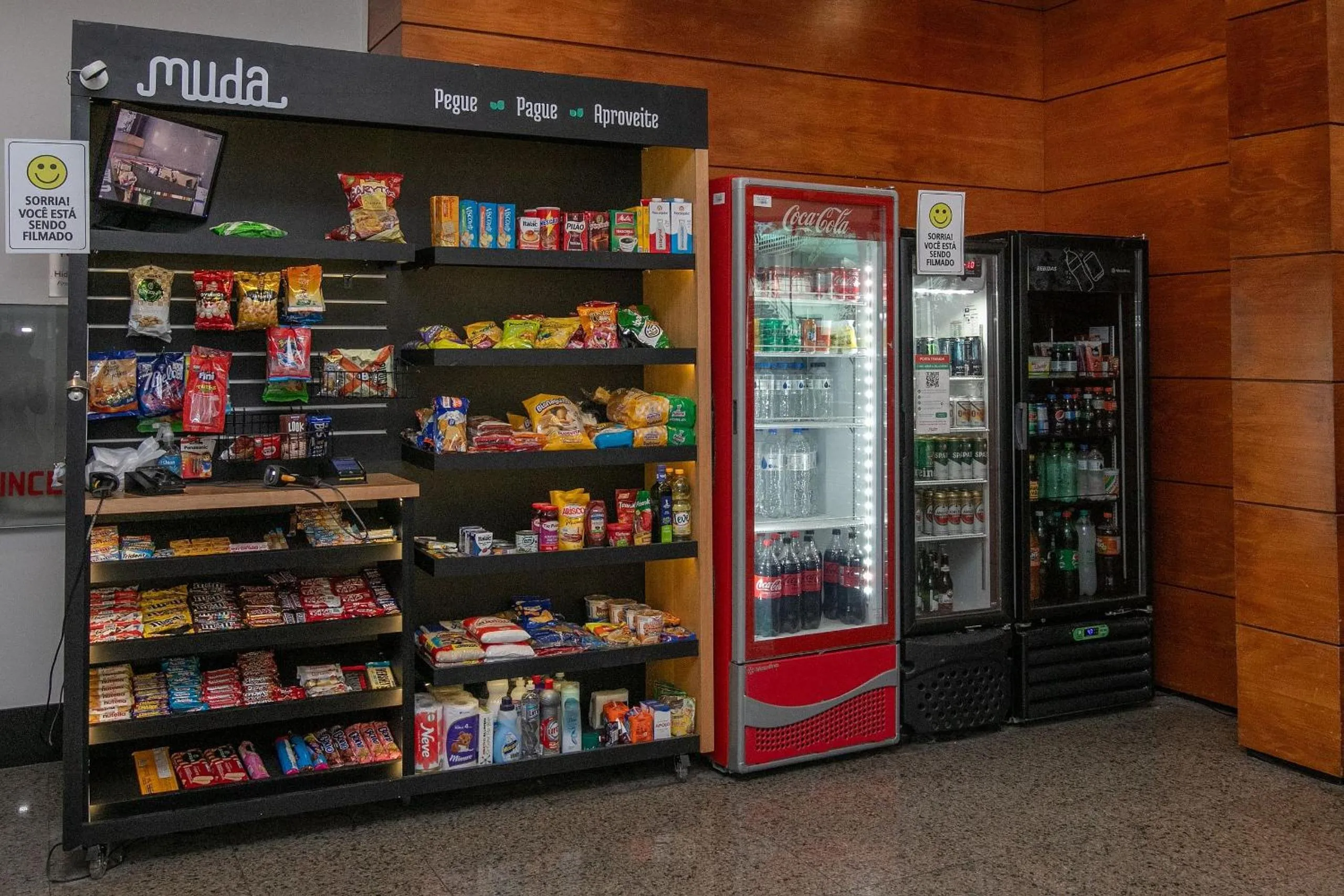 Supermarket/grocery shop in Flat Barra First