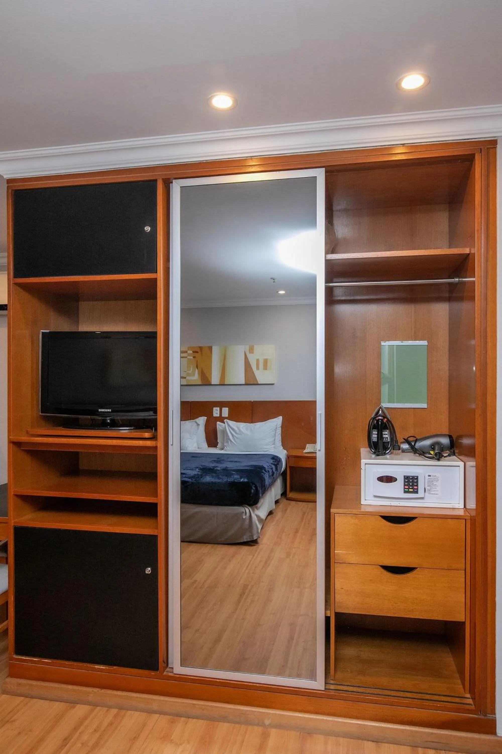 Bedroom, Bed in Flat Barra First