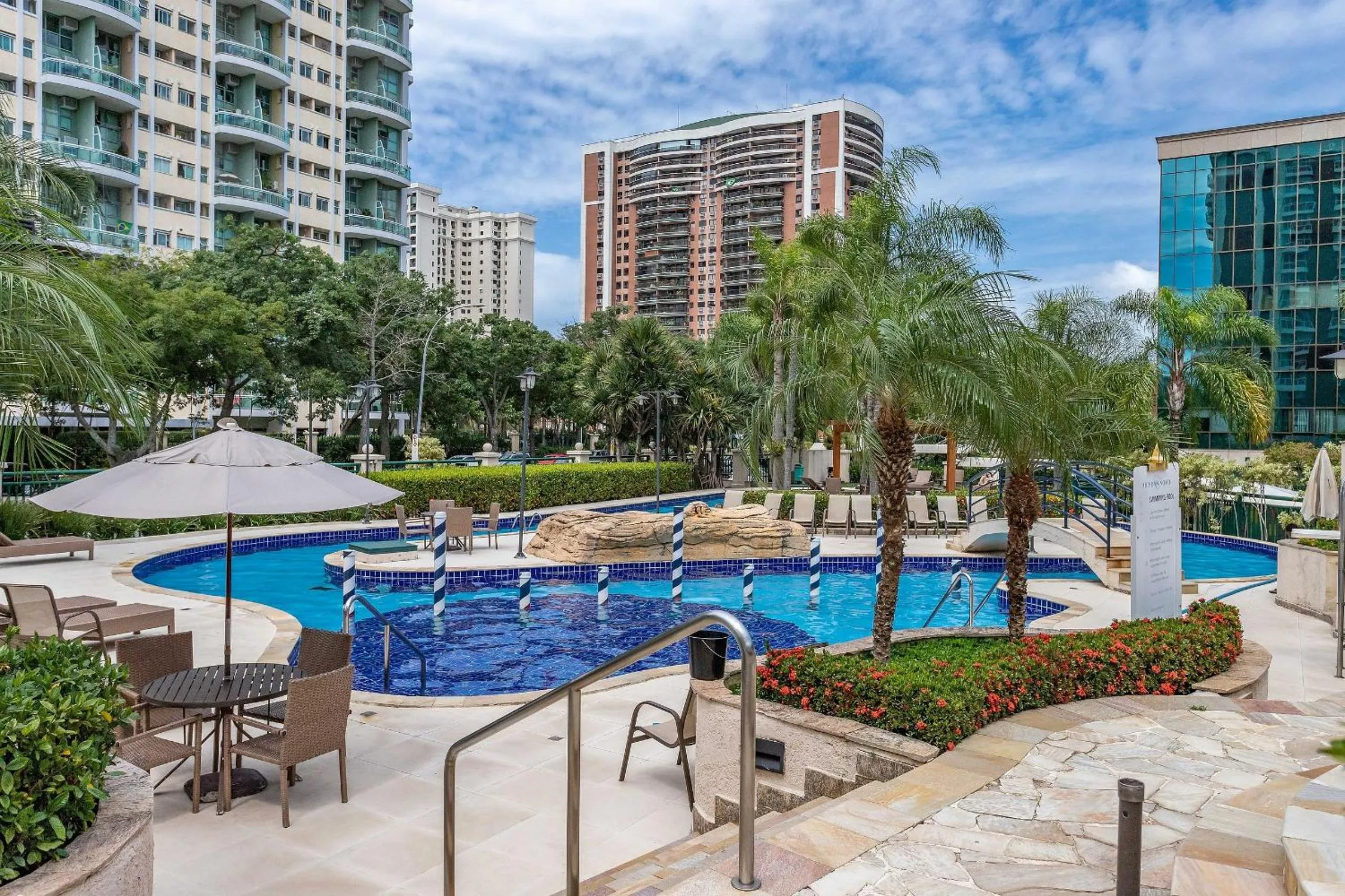 Swimming pool in Flat Barra First