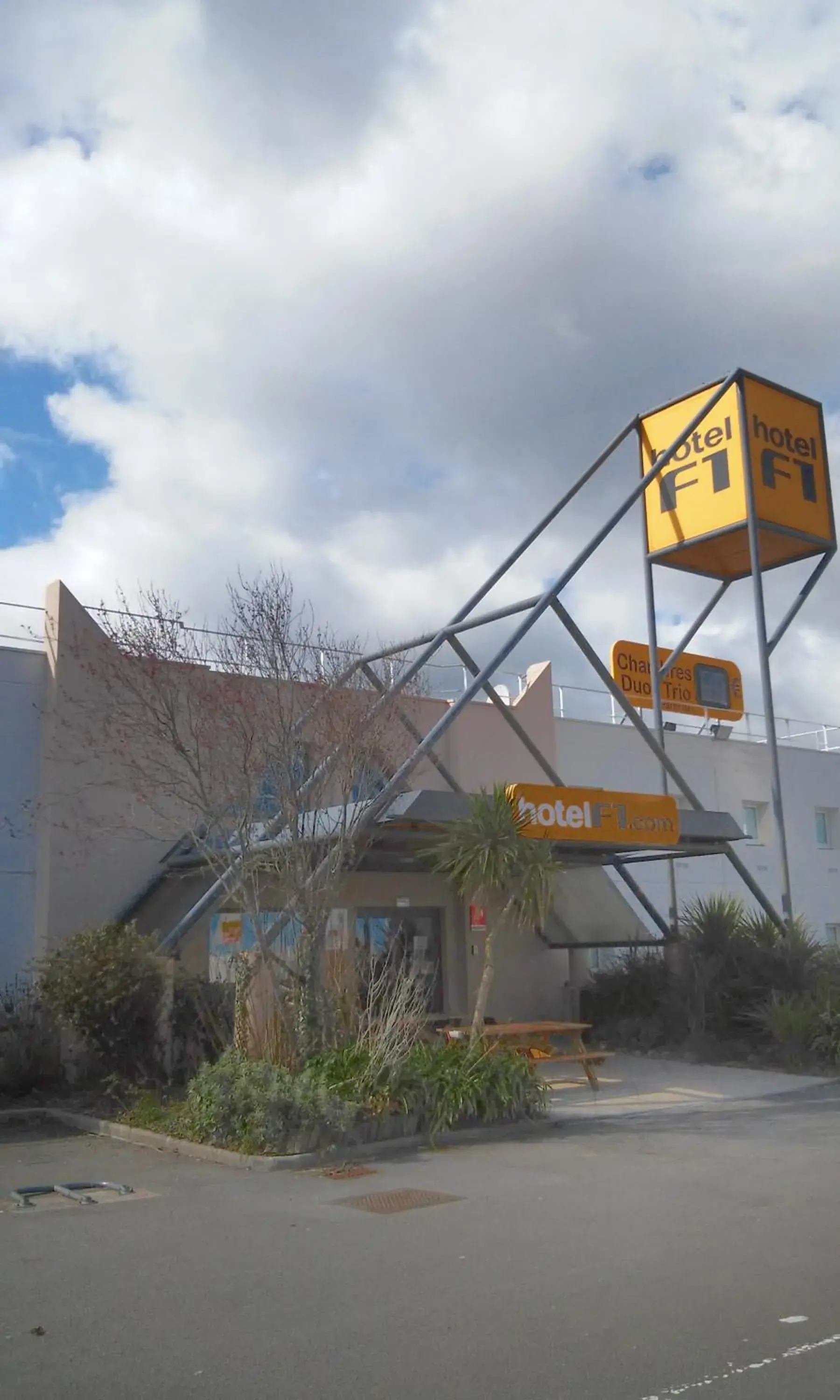 UNISOTEL ex hotelF1 Saint Brieuc UNISOTEL ex hotelF1 Saint Brieuc