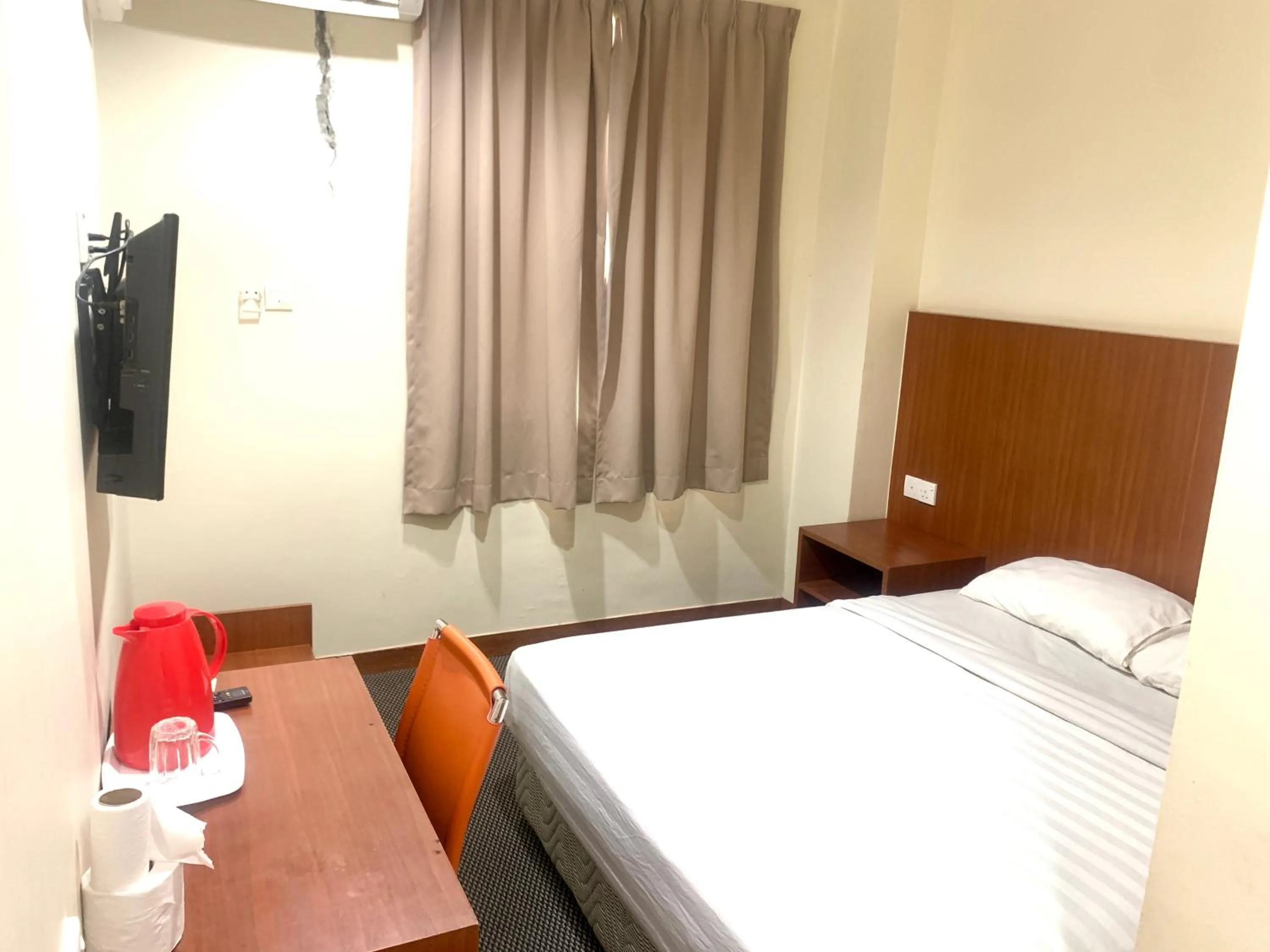 Bedroom, Bed in Grand Hotel 2