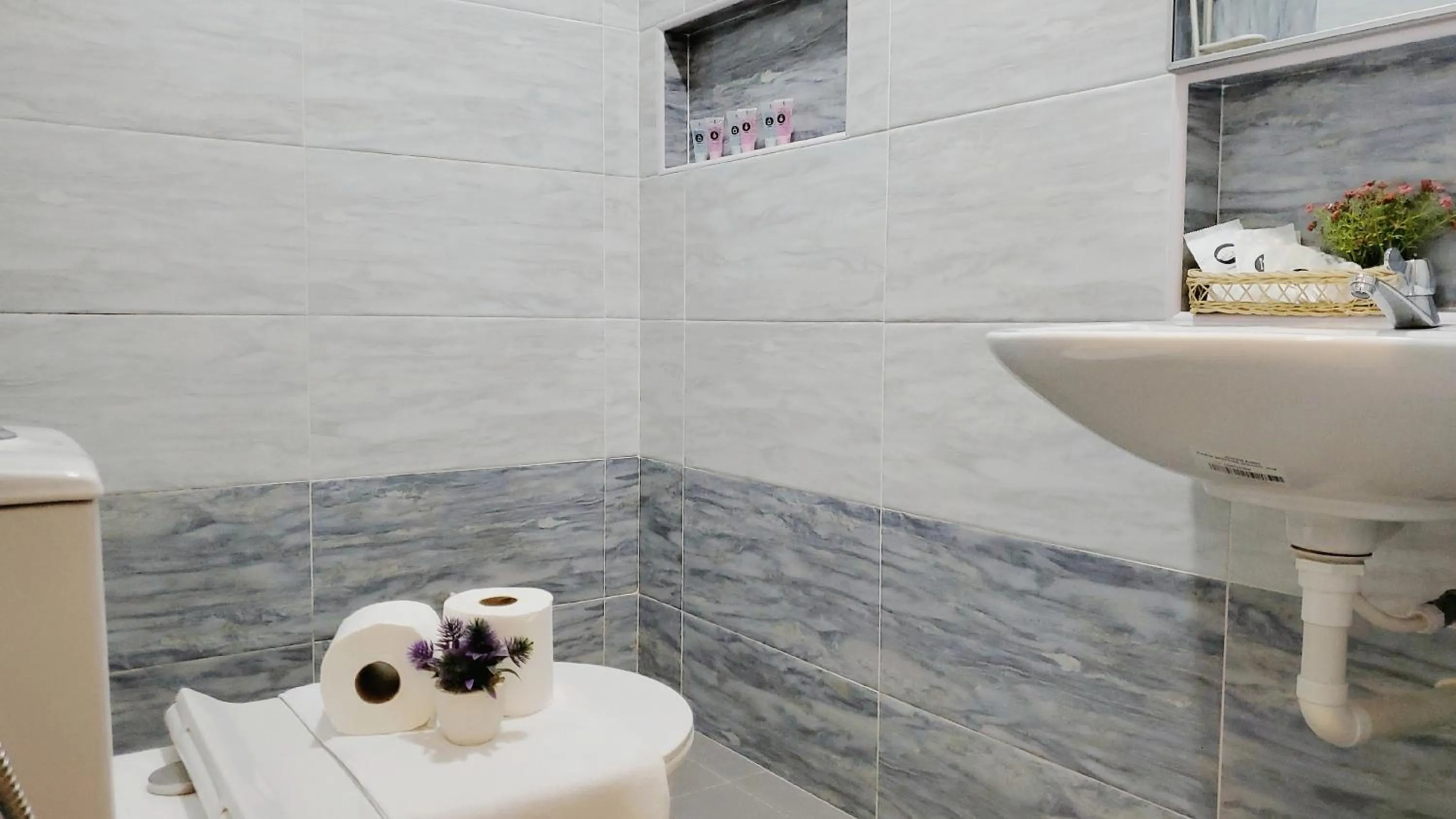 Toilet in Winggarden Murals House by JE Boutique Guesthouse