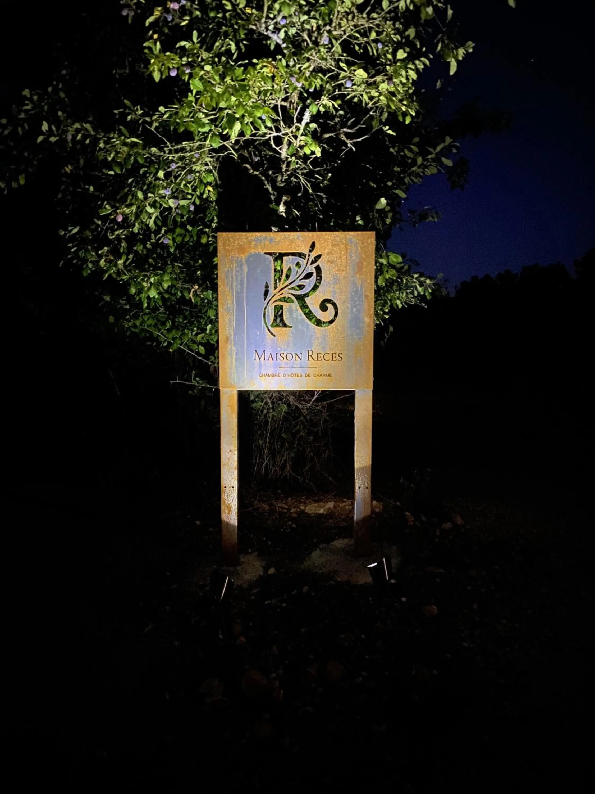 Property building in Maison Reces