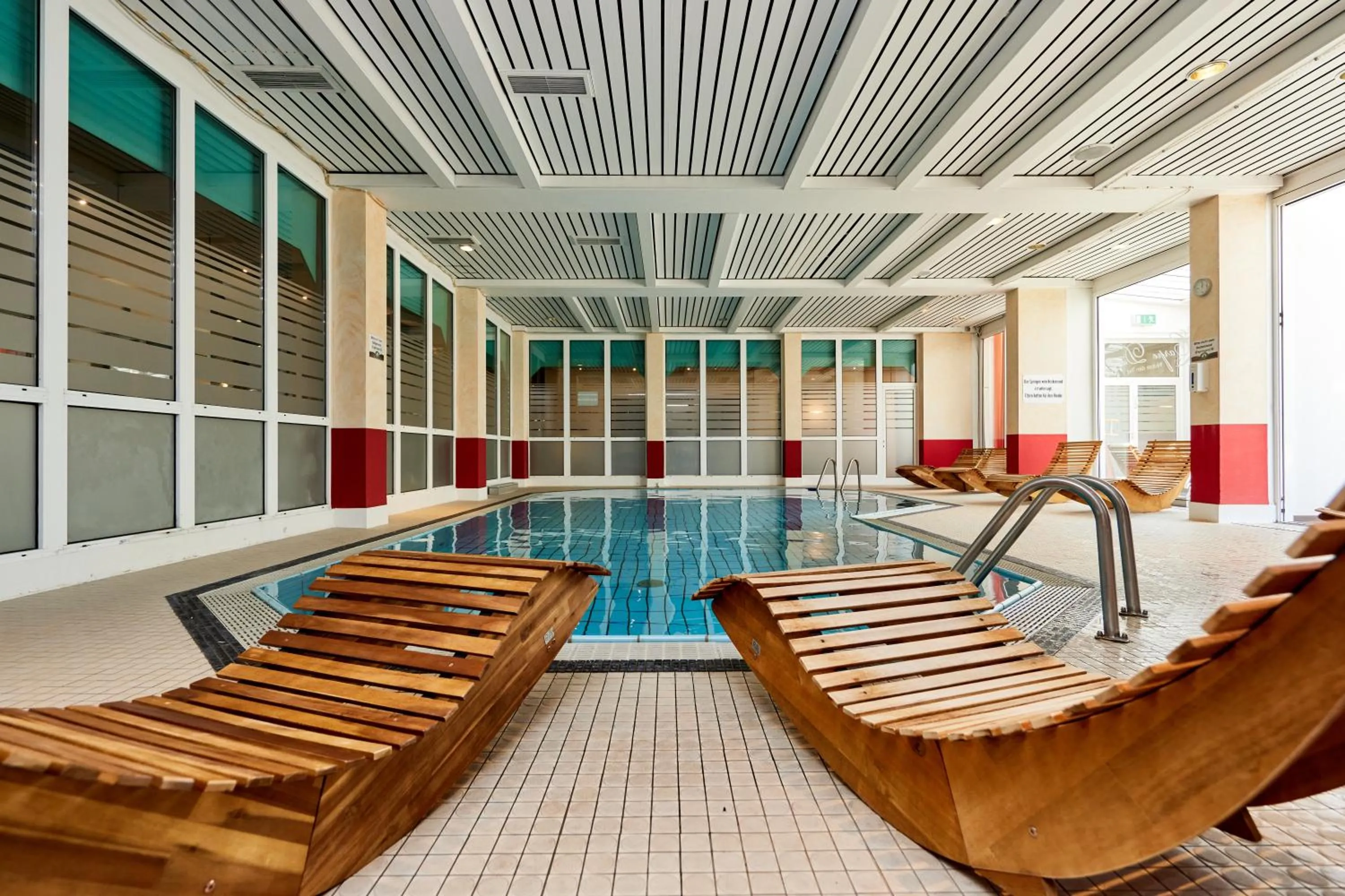 Swimming pool in Hotelpark der Westerwald Treff