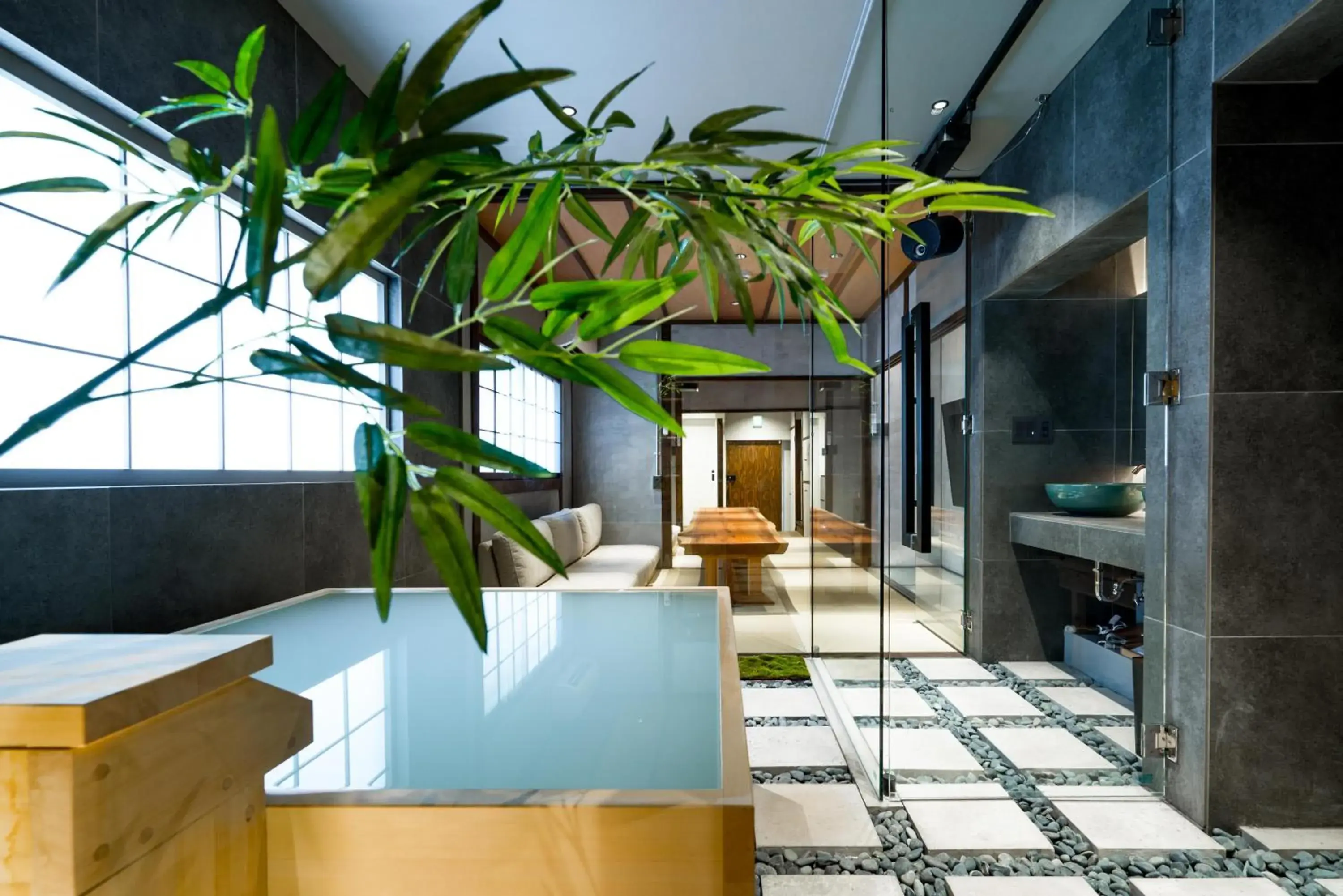 Four-Bedroom House in KONJAKUSO Osaka Bentencho "HIKARIYUYA" Projection M apping SPA Four-Bedroom House in KONJAKUSO Osaka Bentencho "HIKARIYUYA" Projection M apping SPA