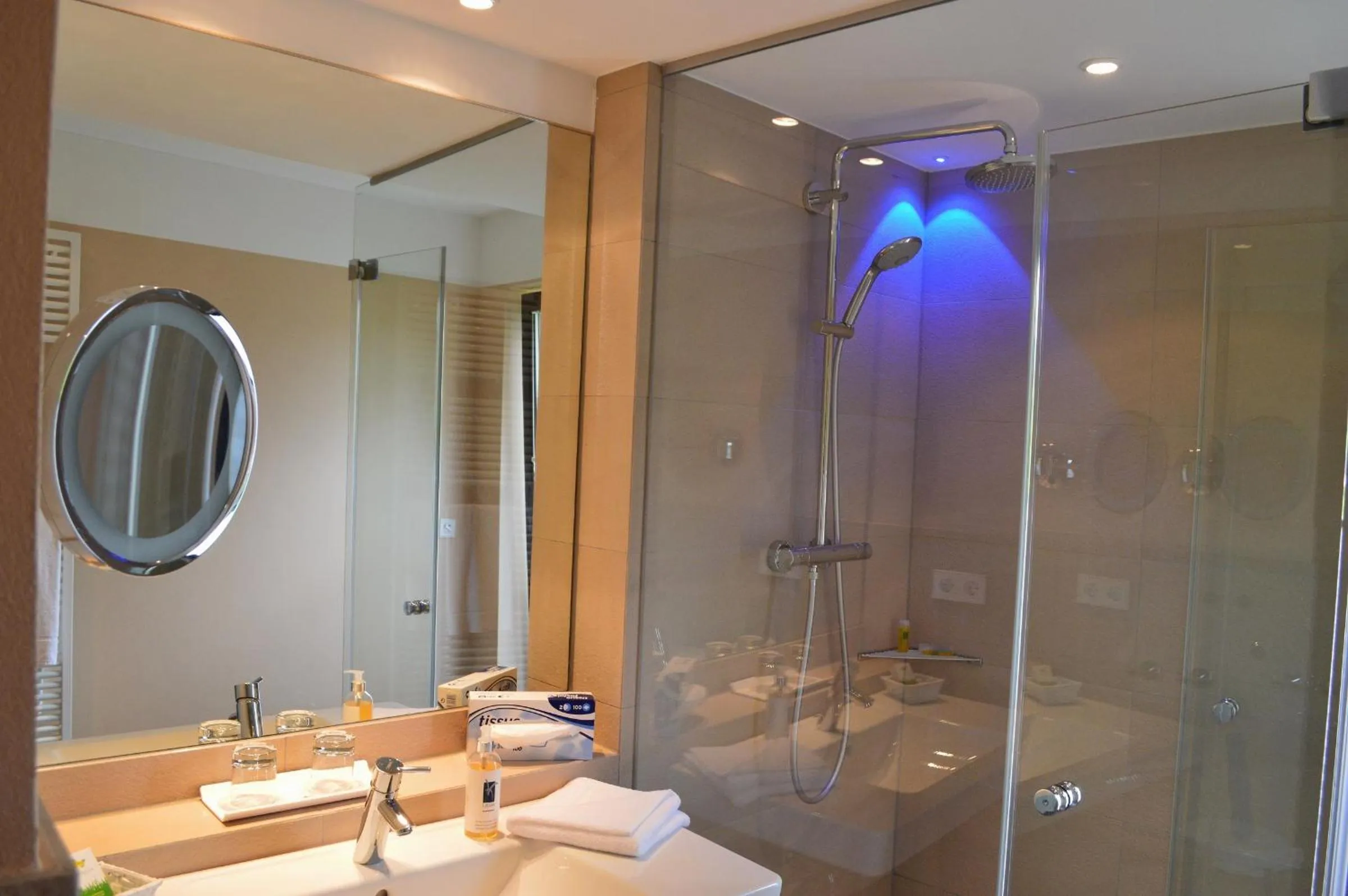 Shower in Hotel Rebenhof