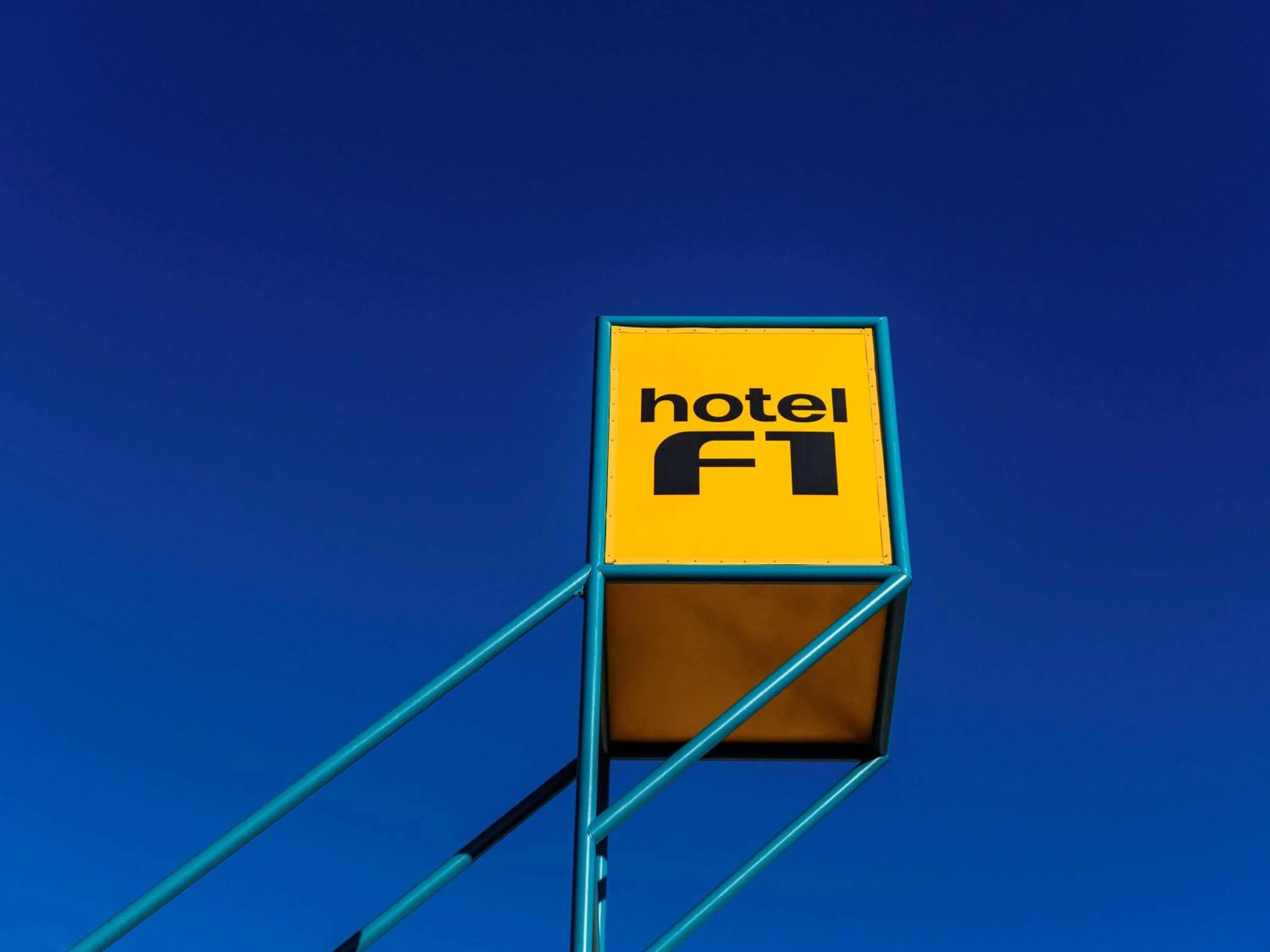 Property building in hotelF1 Evry A6