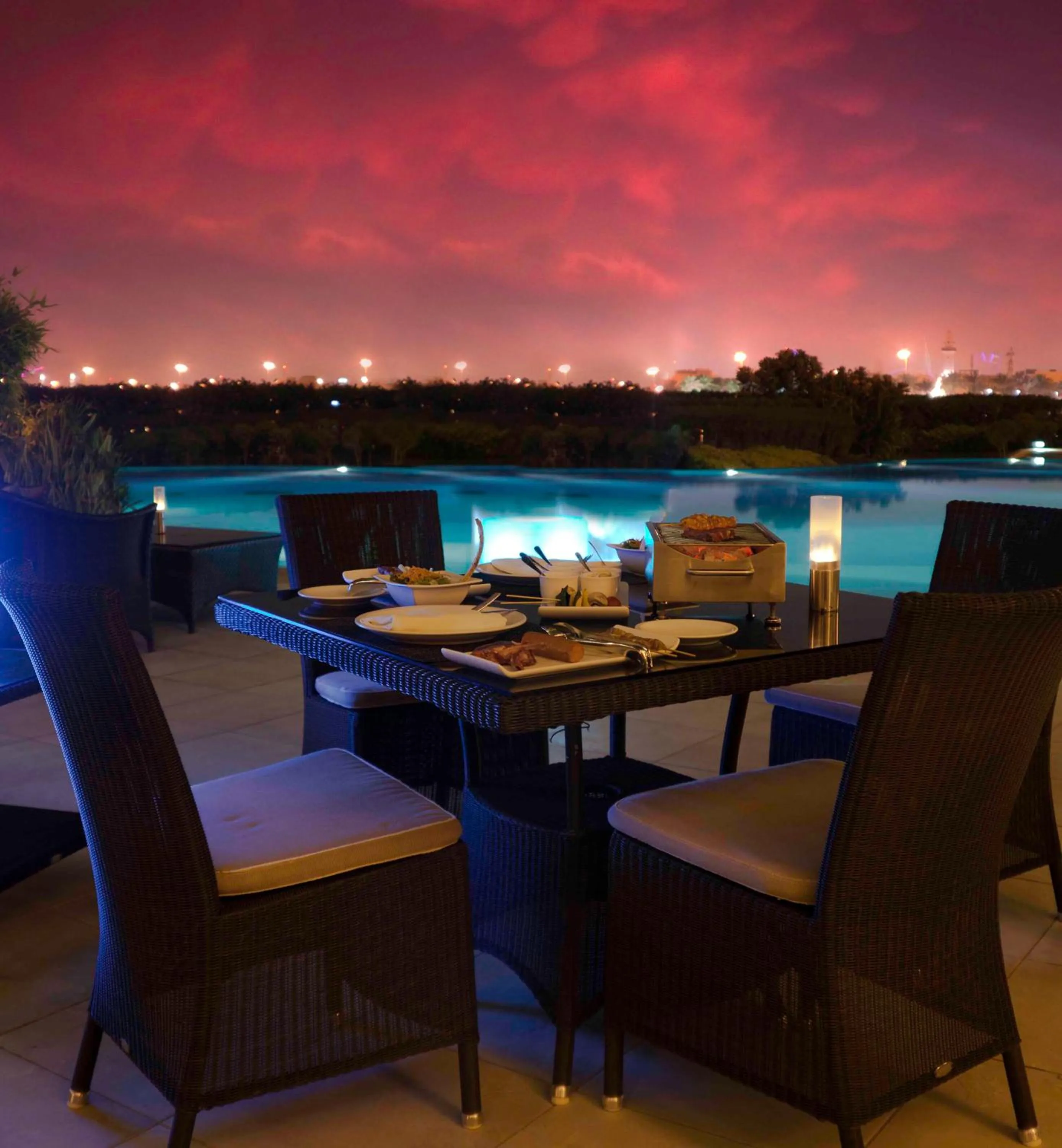 Swimming pool in Mövenpick Hotel Bahrain
