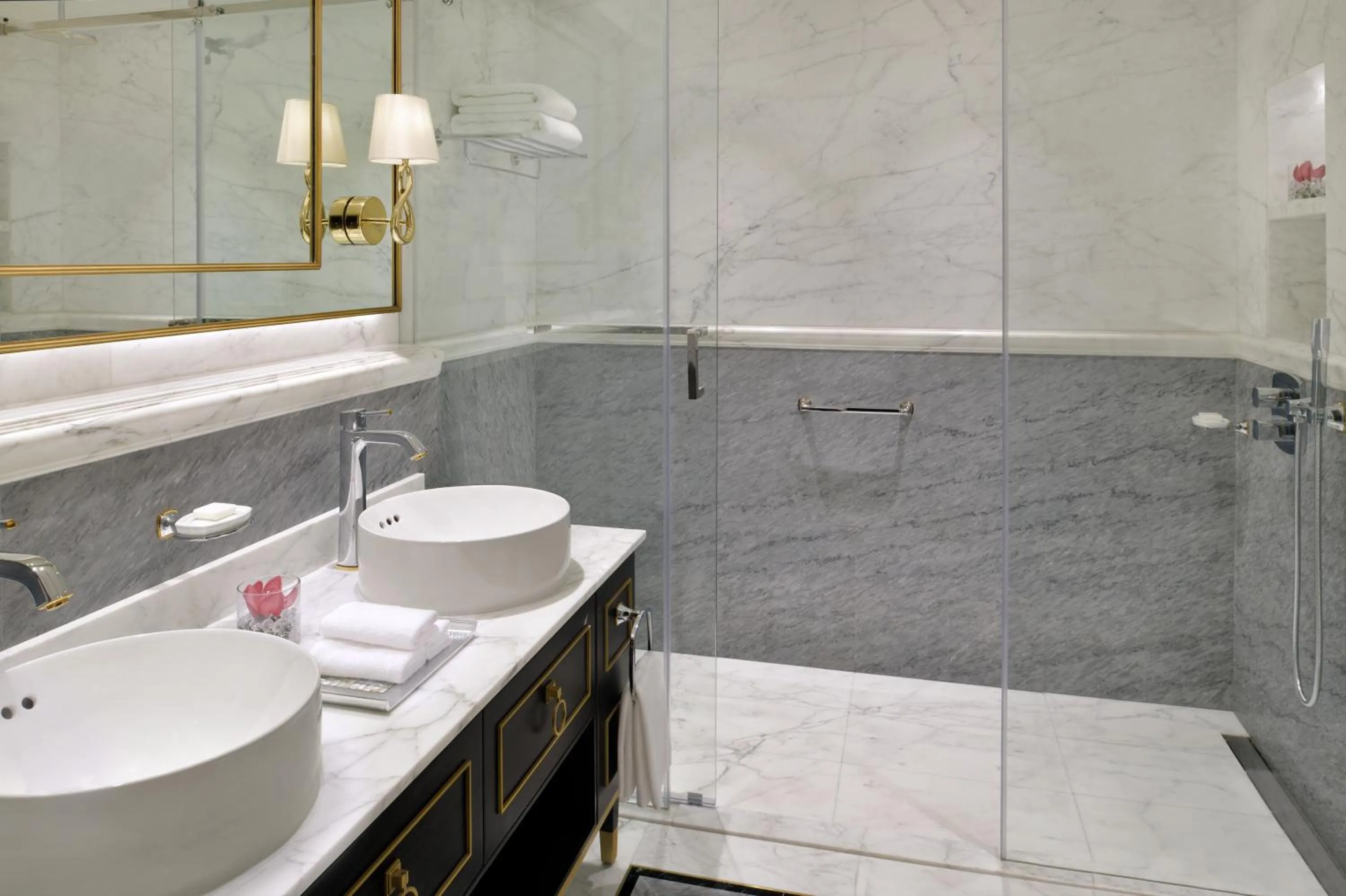 Bathroom in Mövenpick Hotel Bahrain