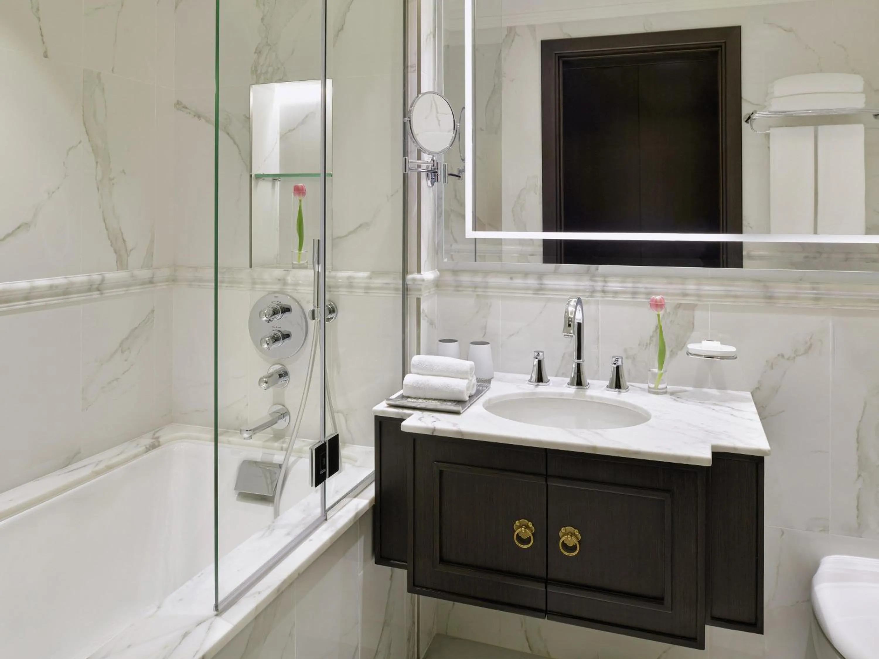 Bedroom in Mövenpick Hotel Bahrain